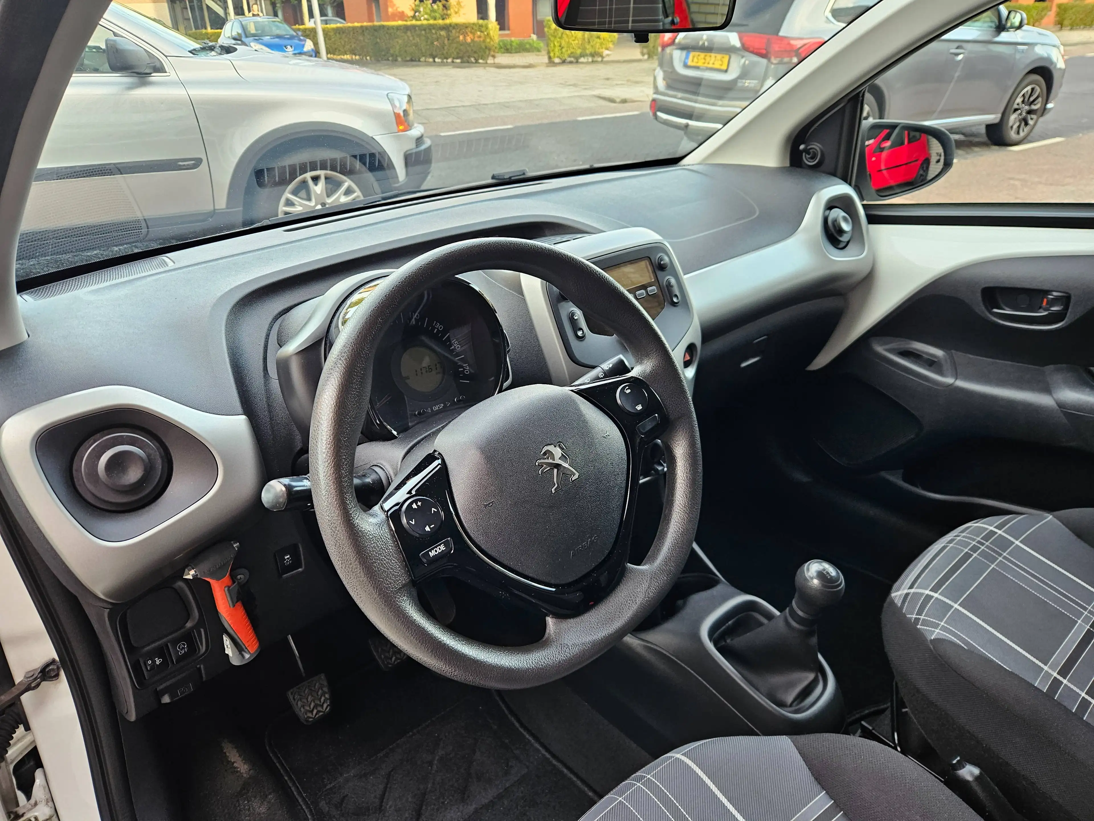 Peugeot 108 108 1.0 e-VTi Active — photo 9
