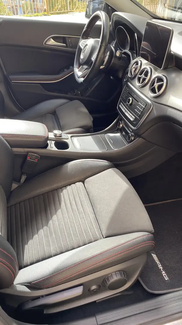 Mercedes-Benz CLA 200 d Premium 4matic auto FL - 2