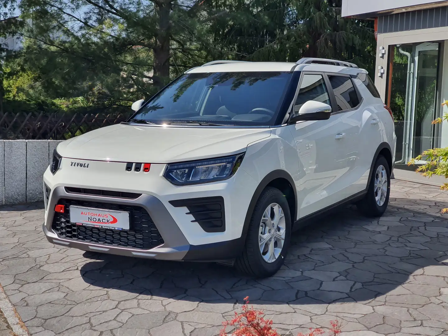 KGM Tivoli Quartz Alb - 1