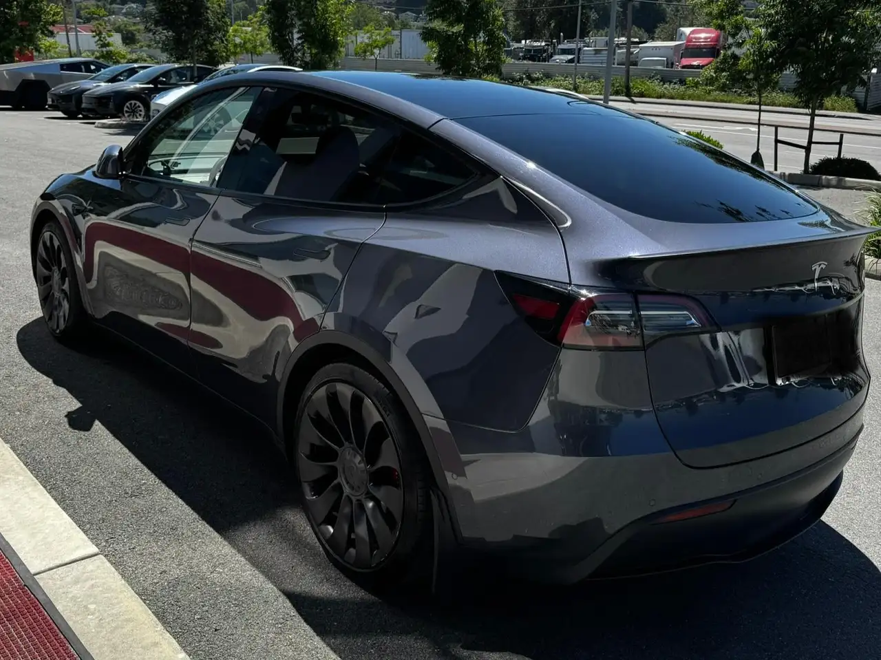 Tesla Model Y снимка Tesla Model Y