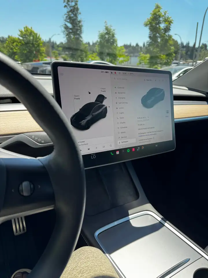 Tesla Model Y снимка Tesla Model Y