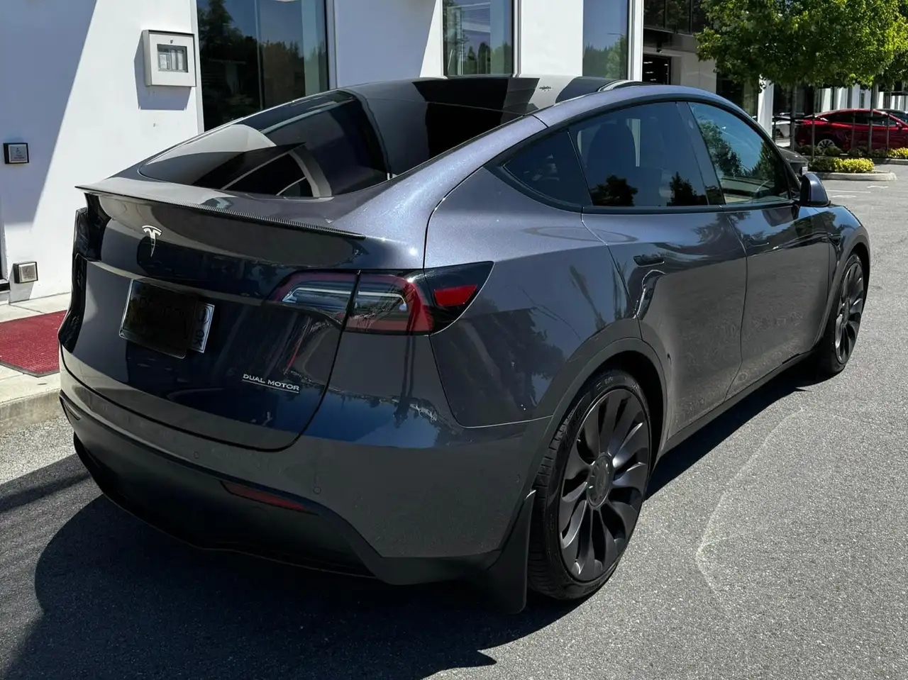 Tesla Model Y снимка Tesla Model Y