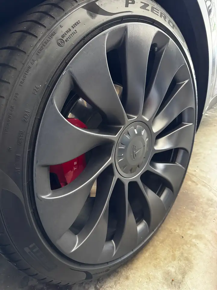 Tesla Model Y снимка Tesla Model Y
