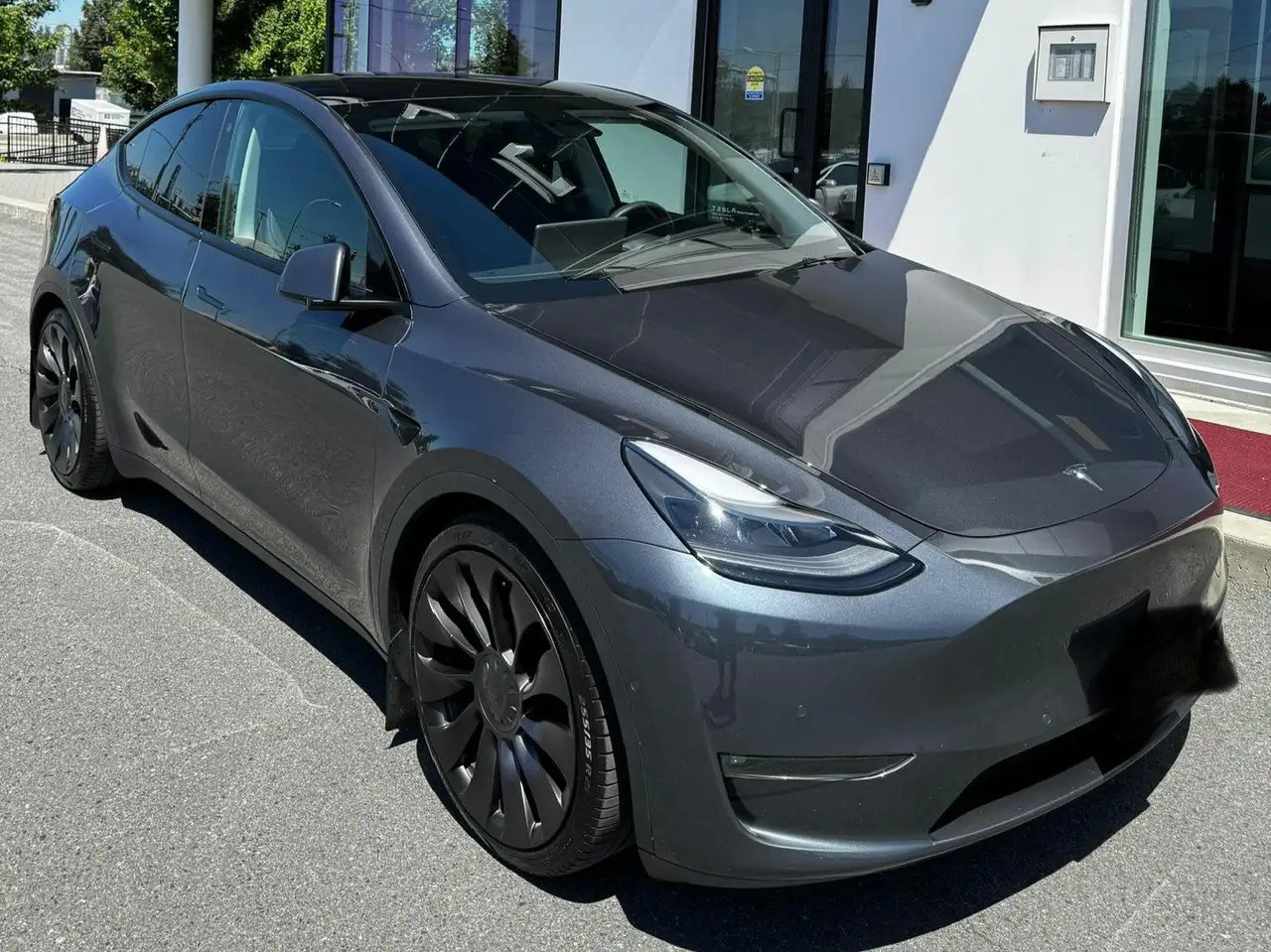 Tesla Model Y снимка Tesla Model Y