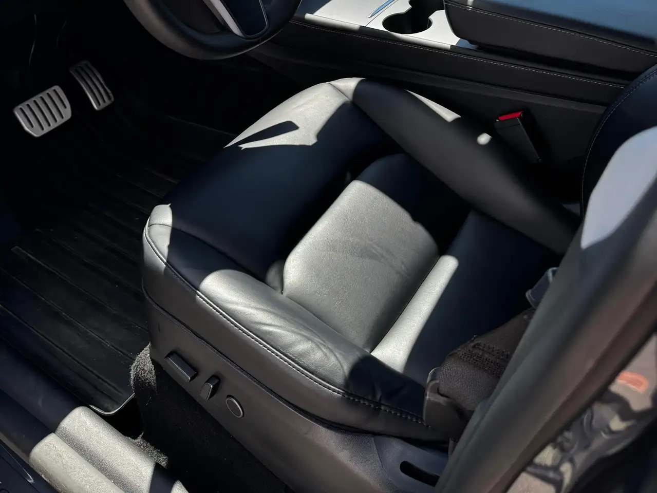 Tesla Model Y снимка Tesla Model Y