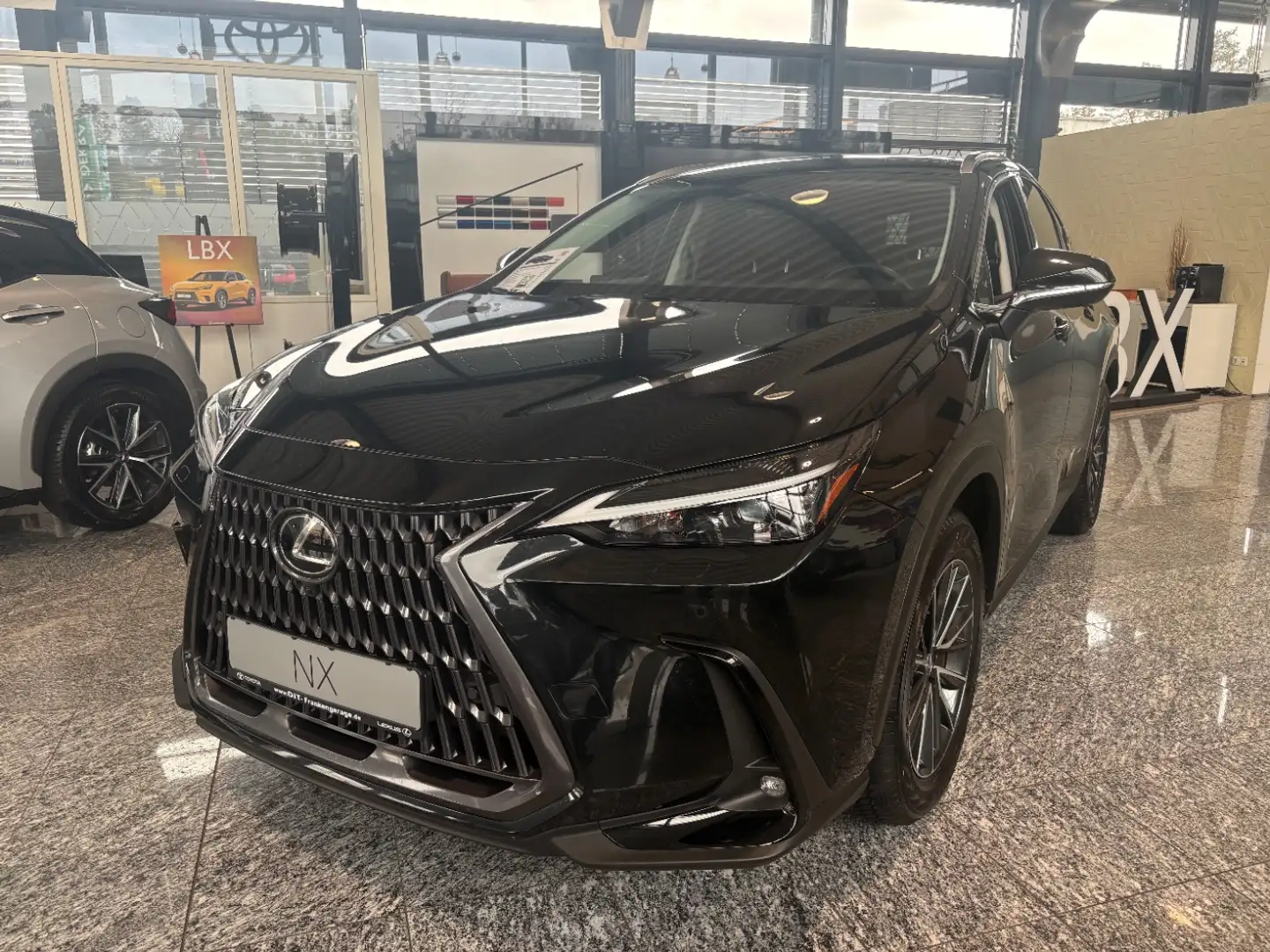 Lexus NX 350h Executive Line LED, 360Kamera, Navi, Pano Schwarz - 2