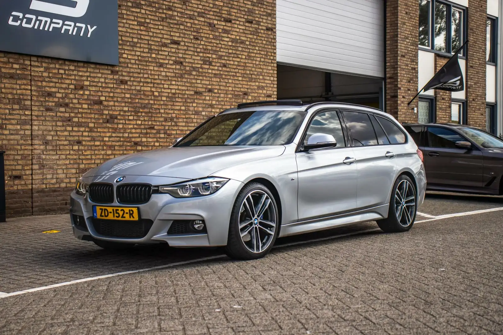 BMW 318 3-serie Touring 318i M Sport Corporate Lease, NAP, Gris - 2