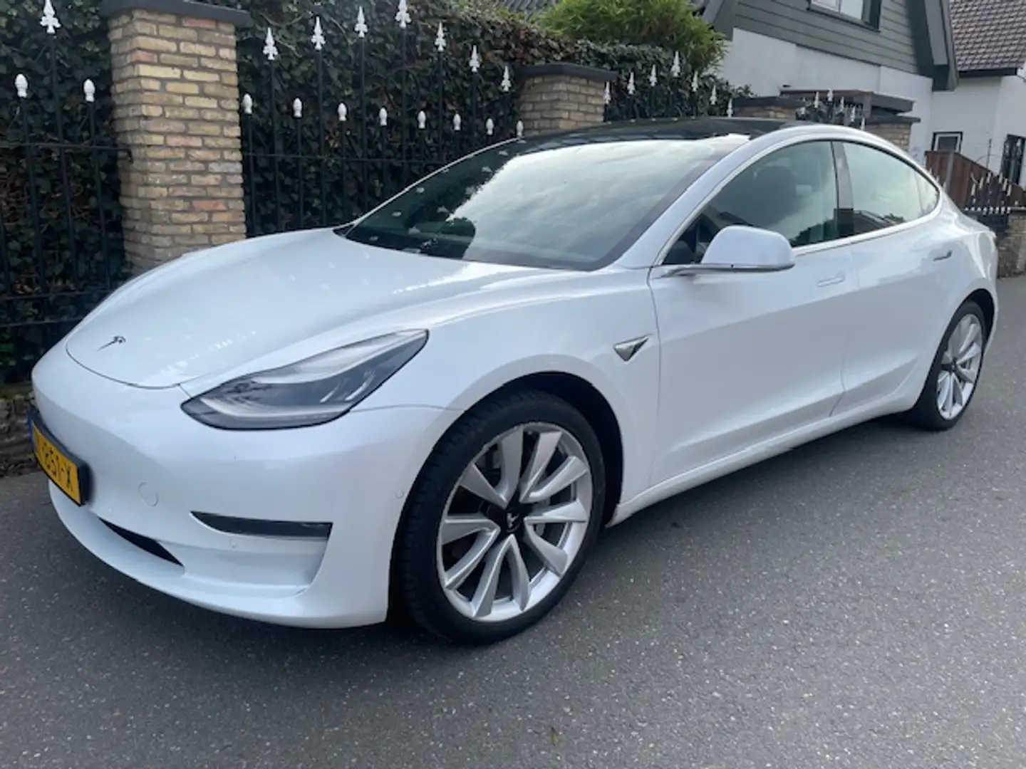 Tesla Model 3 Long Range AWD 75 kWh / 108.450 km/ 2019 Wit - 1