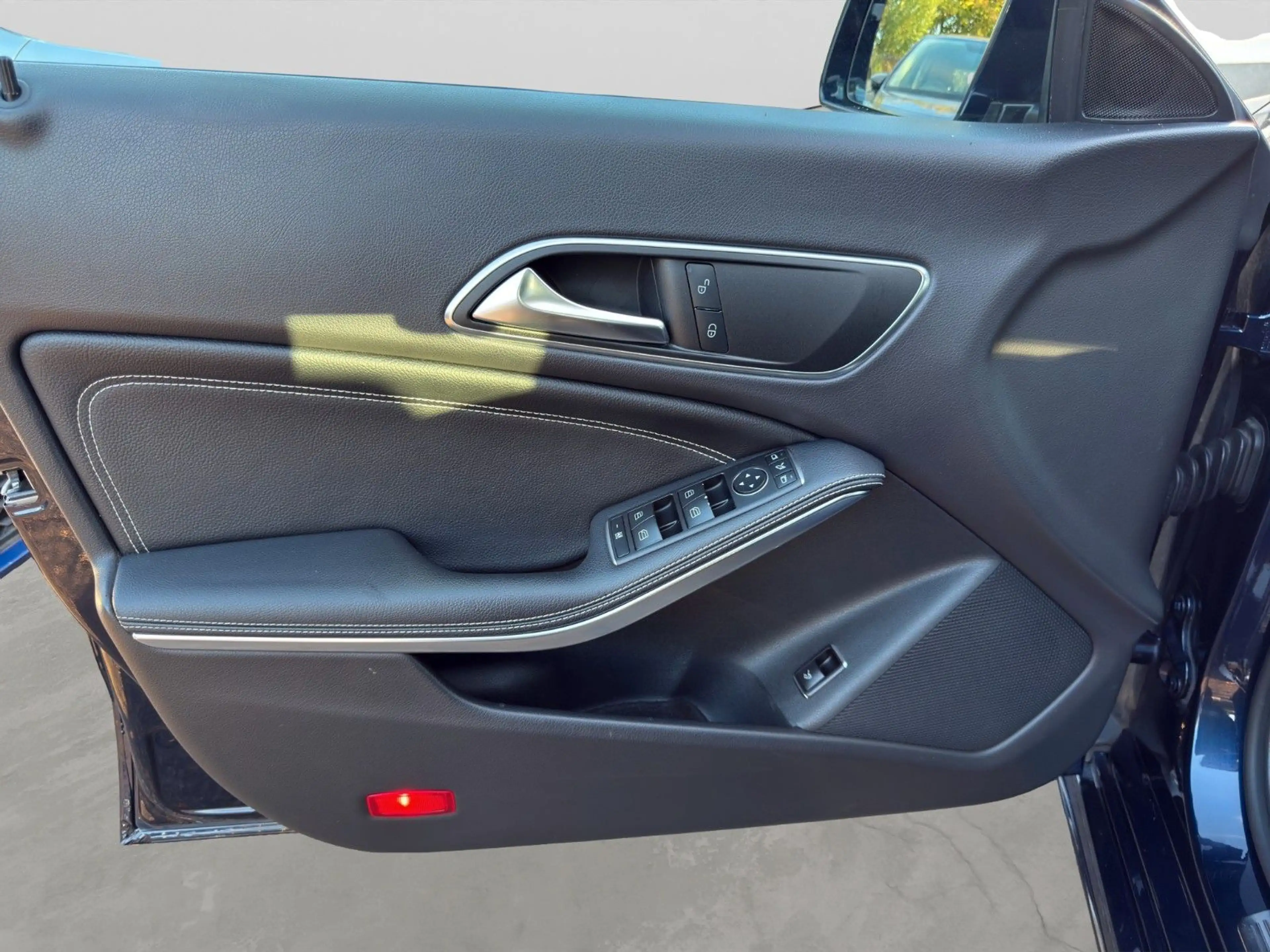 Mercedes-Benz CLA 220 CDI / d/Navi/SHZ/Temp./LED — photo 12