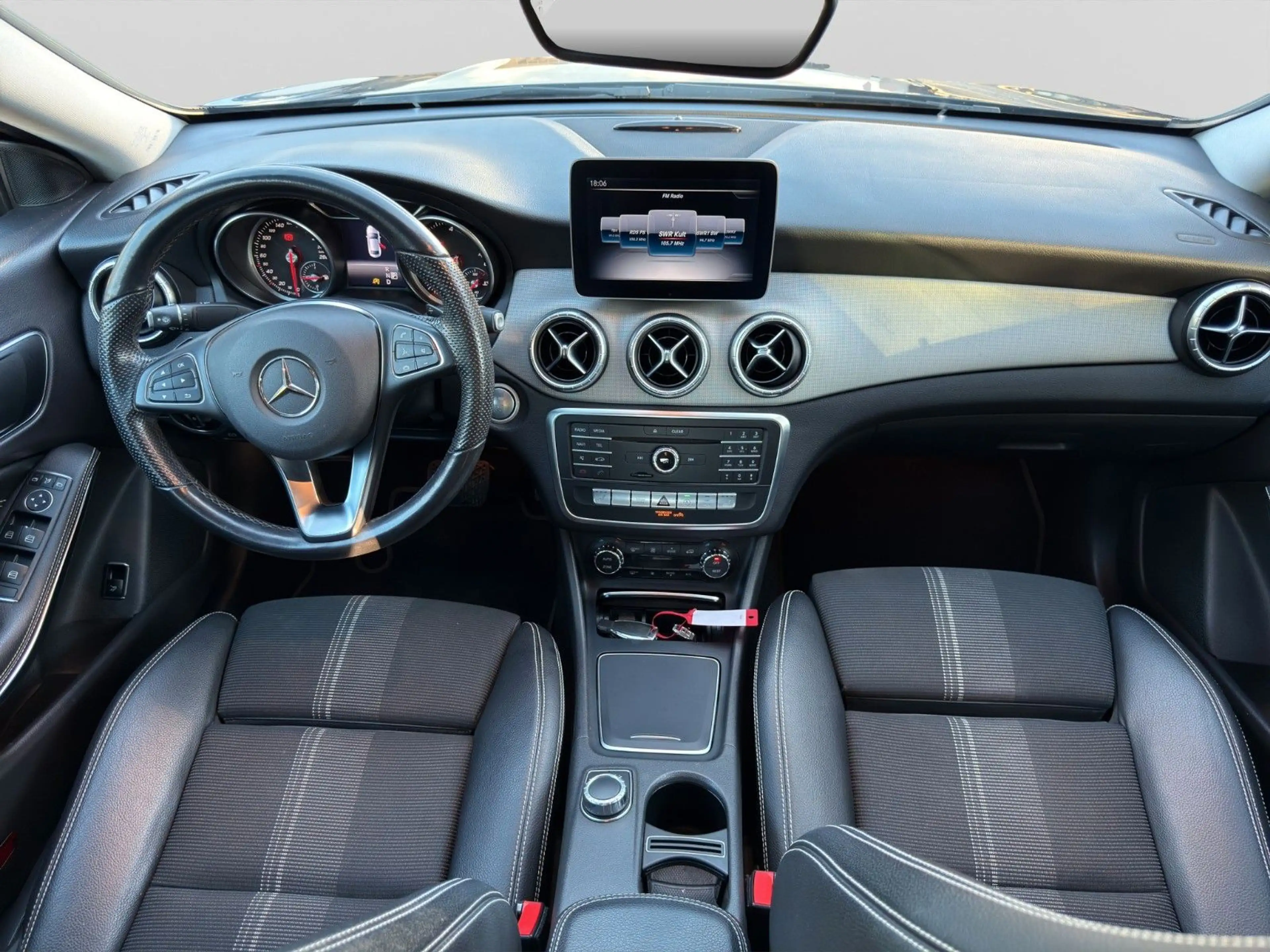 Mercedes-Benz CLA 220 CDI / d/Navi/SHZ/Temp./LED — photo 16