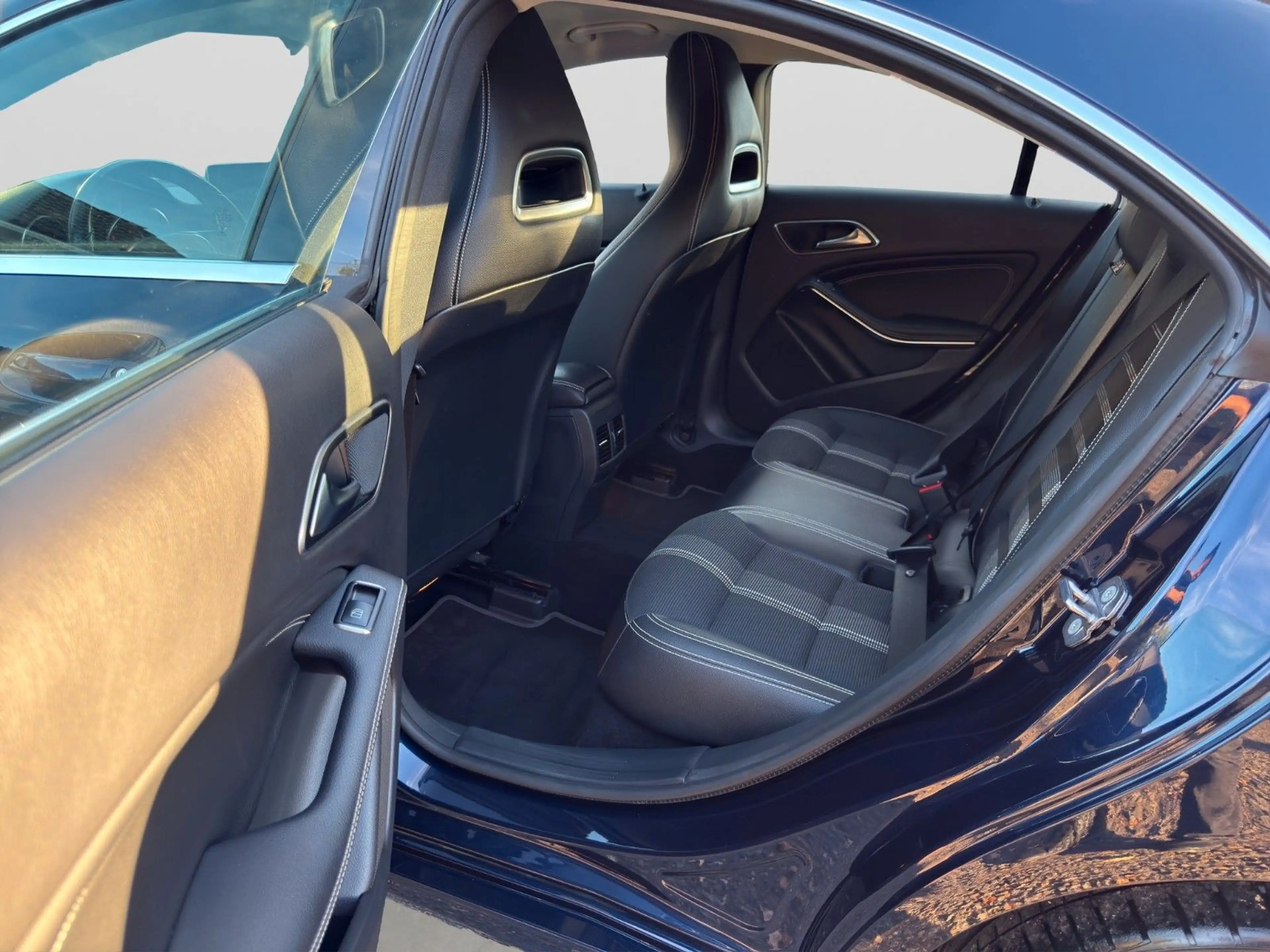 Mercedes-Benz CLA 220 CDI / d/Navi/SHZ/Temp./LED — photo 13