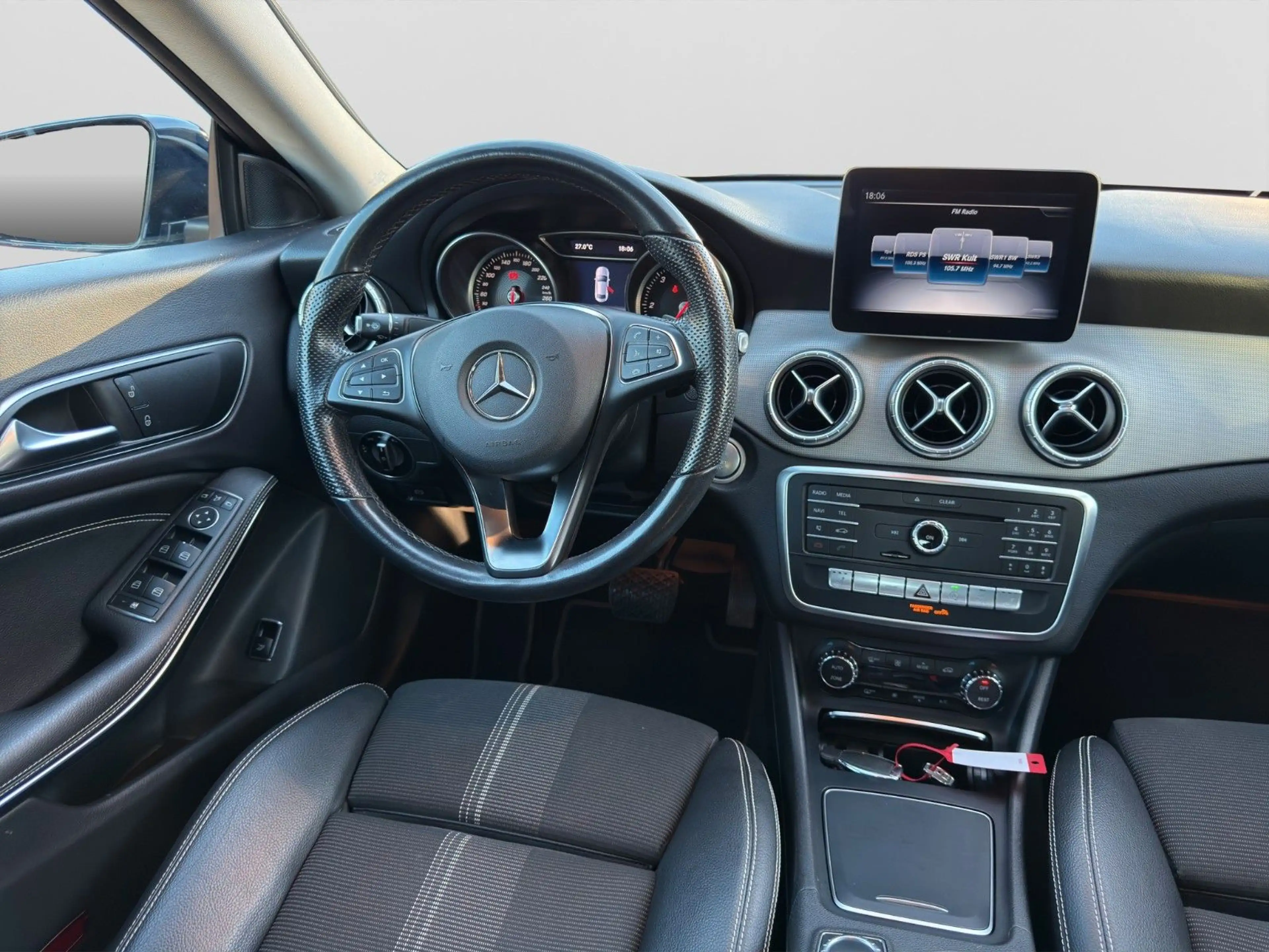Mercedes-Benz CLA 220 CDI / d/Navi/SHZ/Temp./LED — photo 17