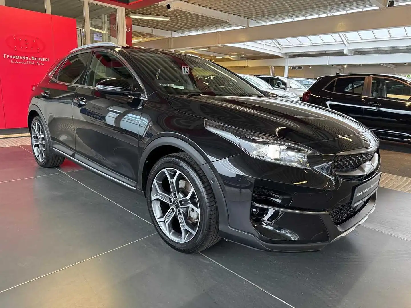 Kia XCeed 1.6 PHEV DCT6 PLAT STD Schwarz - 2