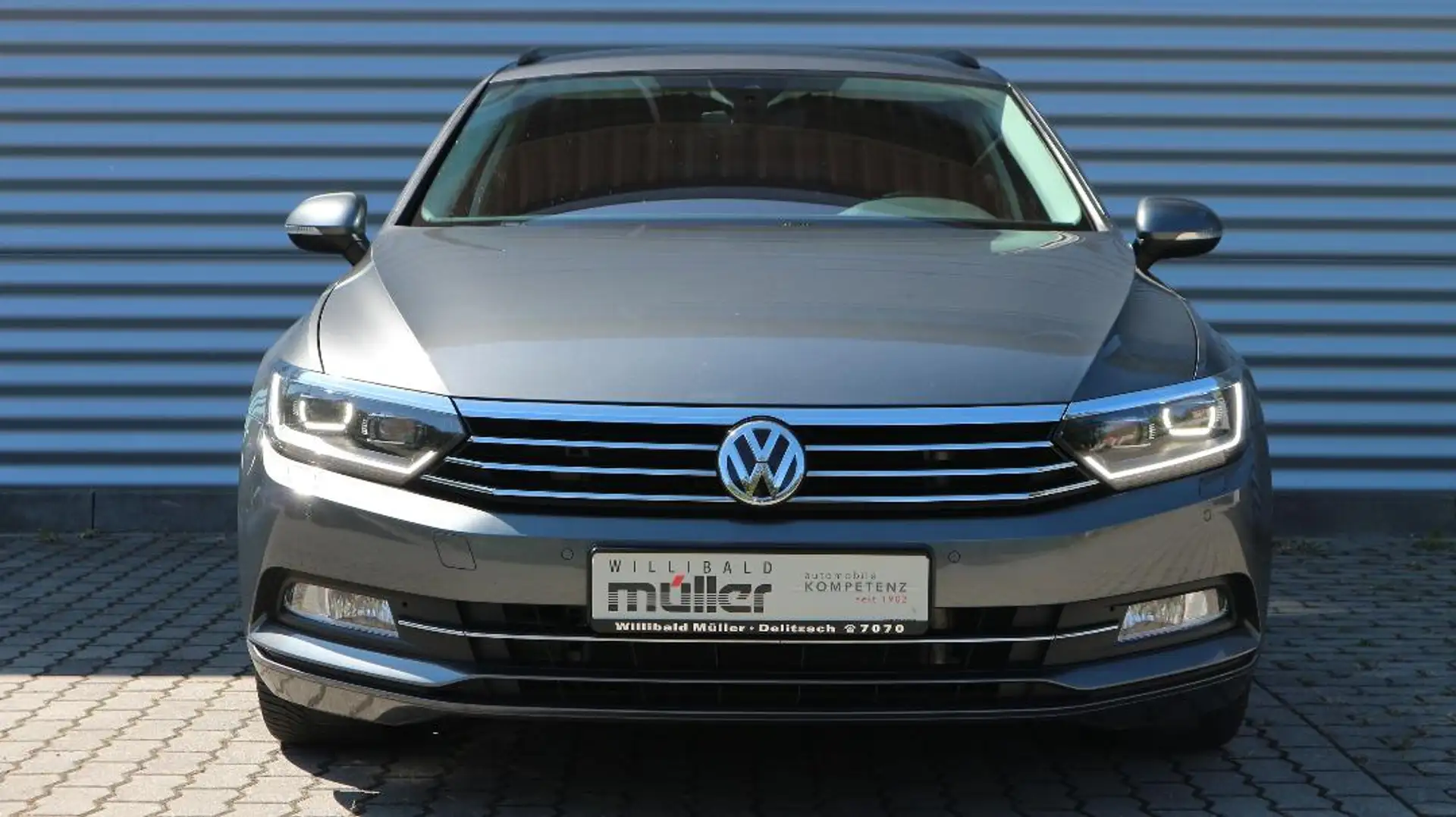 Volkswagen Passat Variant Comfortline Gris - 2