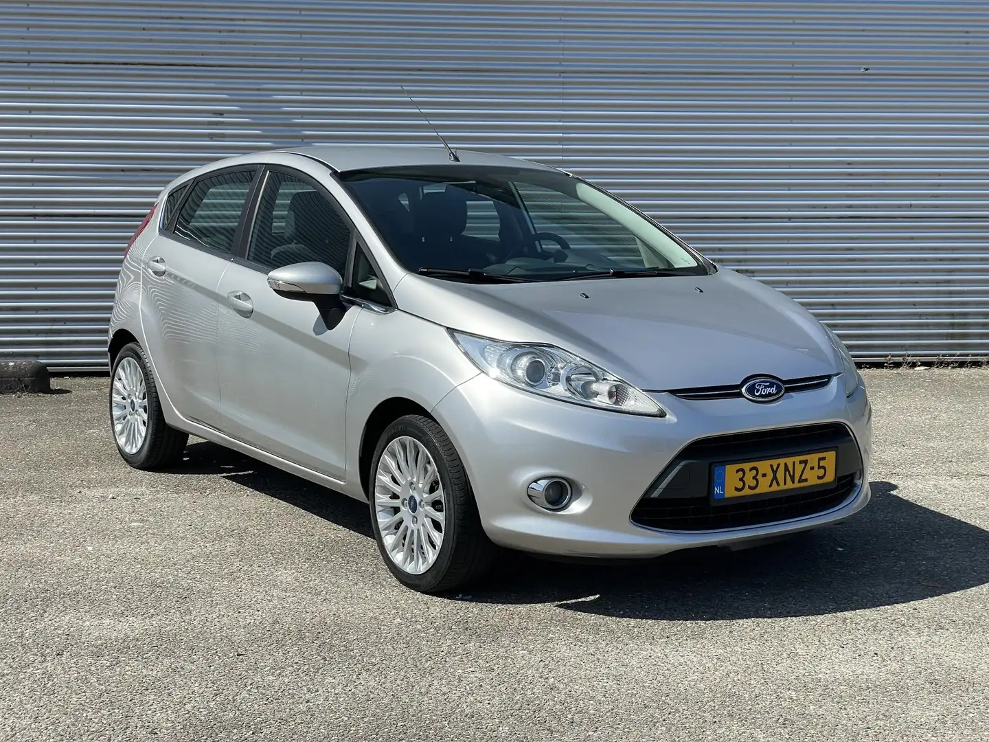 Ford Fiesta 1.25 Titanium|Verwarmde voorruit Gris - 2