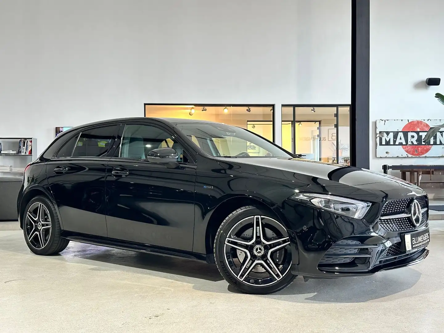 Mercedes-Benz A 250 e *AMG-Line,Pano,ACC,Burmester,Night,360° Schwarz - 2