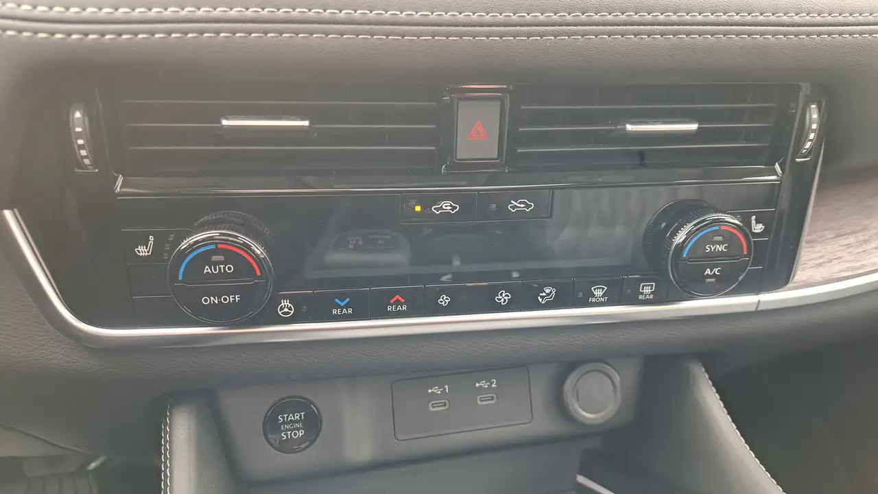 Nissan Rogue снимка Nissan Rogue