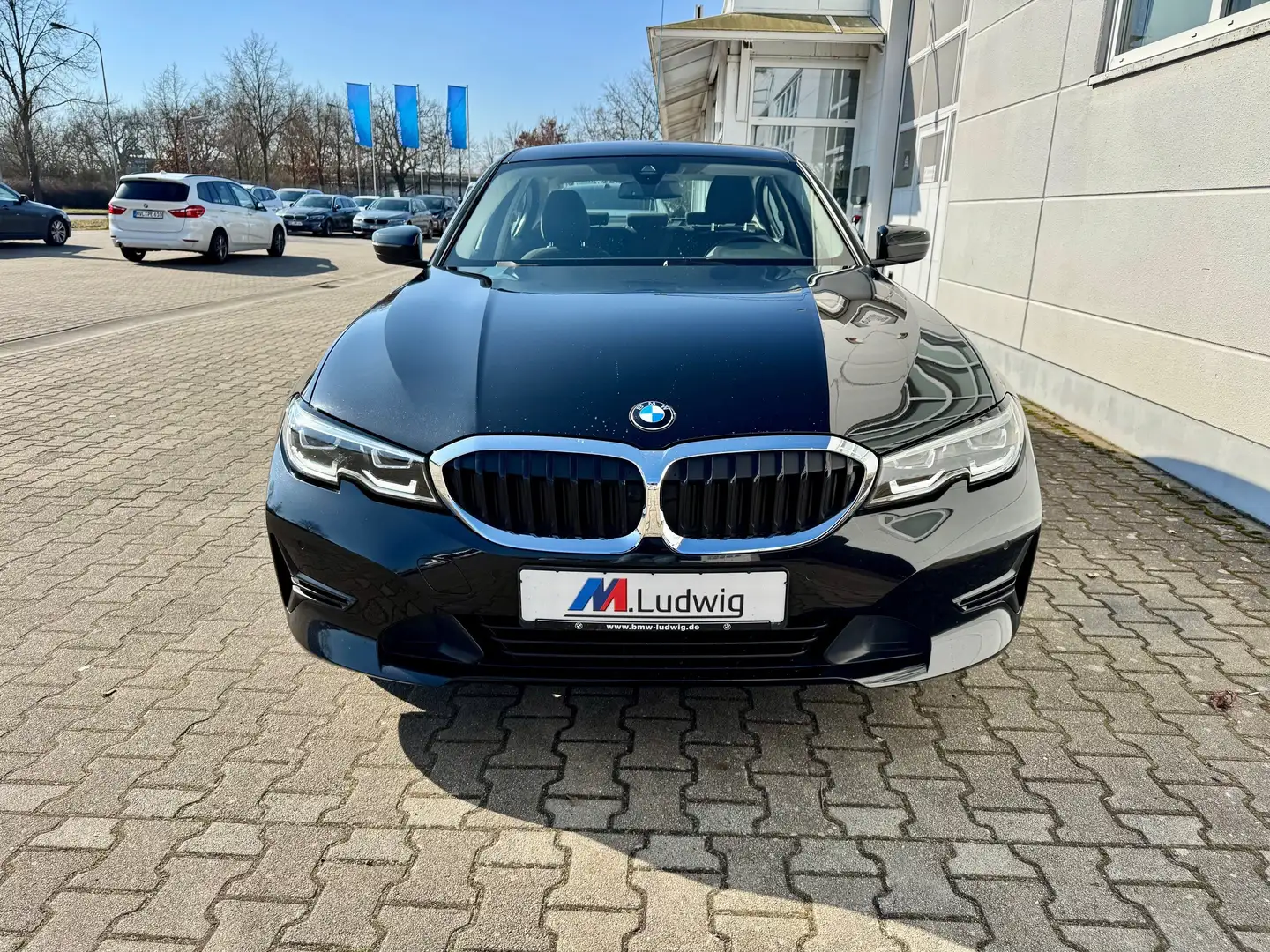 BMW 320 i Limousine Advantage HiFi LED Komfortzg. Negro - 2