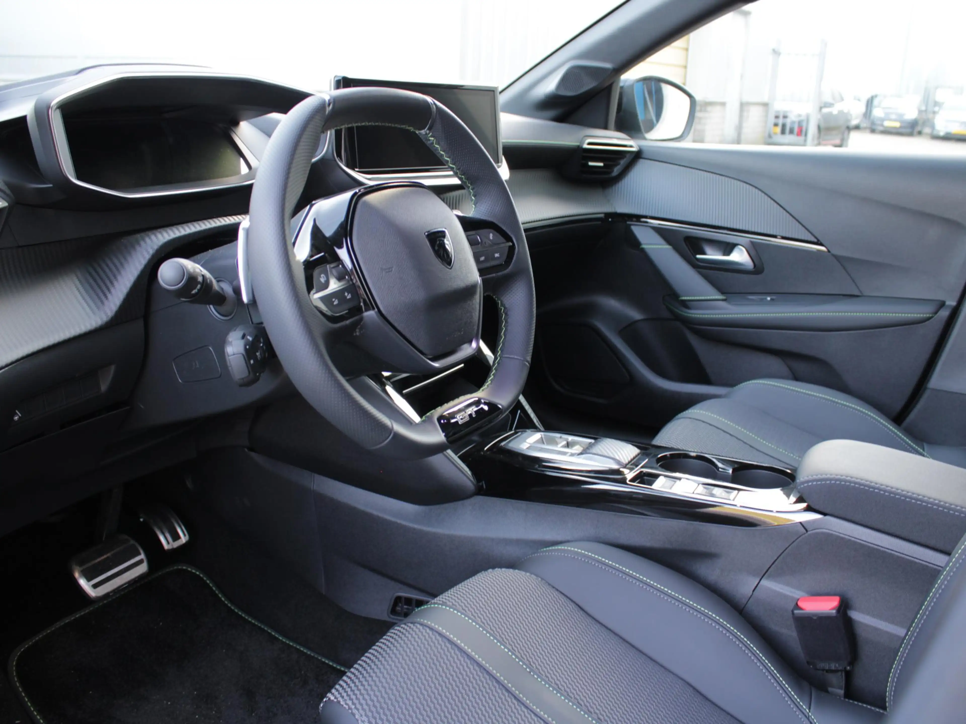 Peugeot 208 1.2 Hybrid 110 e-DCS6 GT | VISION PACK | ADAPTIEVE — photo 4