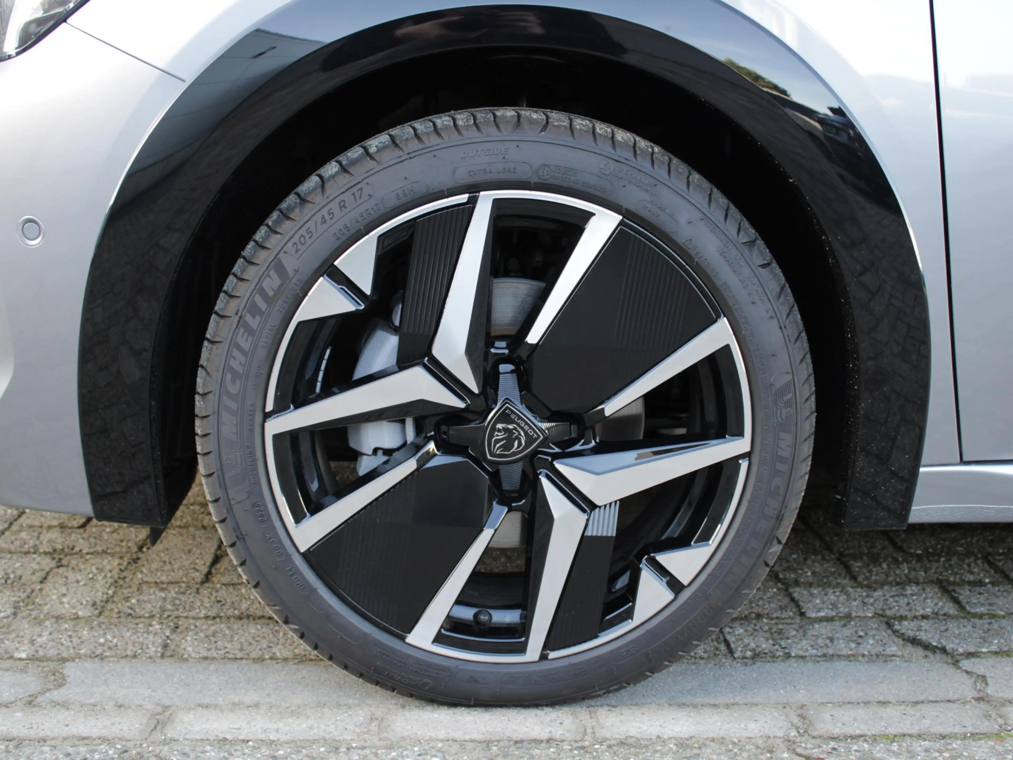 Peugeot 208 1.2 Hybrid 110 e-DCS6 GT | VISION PACK | ADAPTIEVE — photo 15