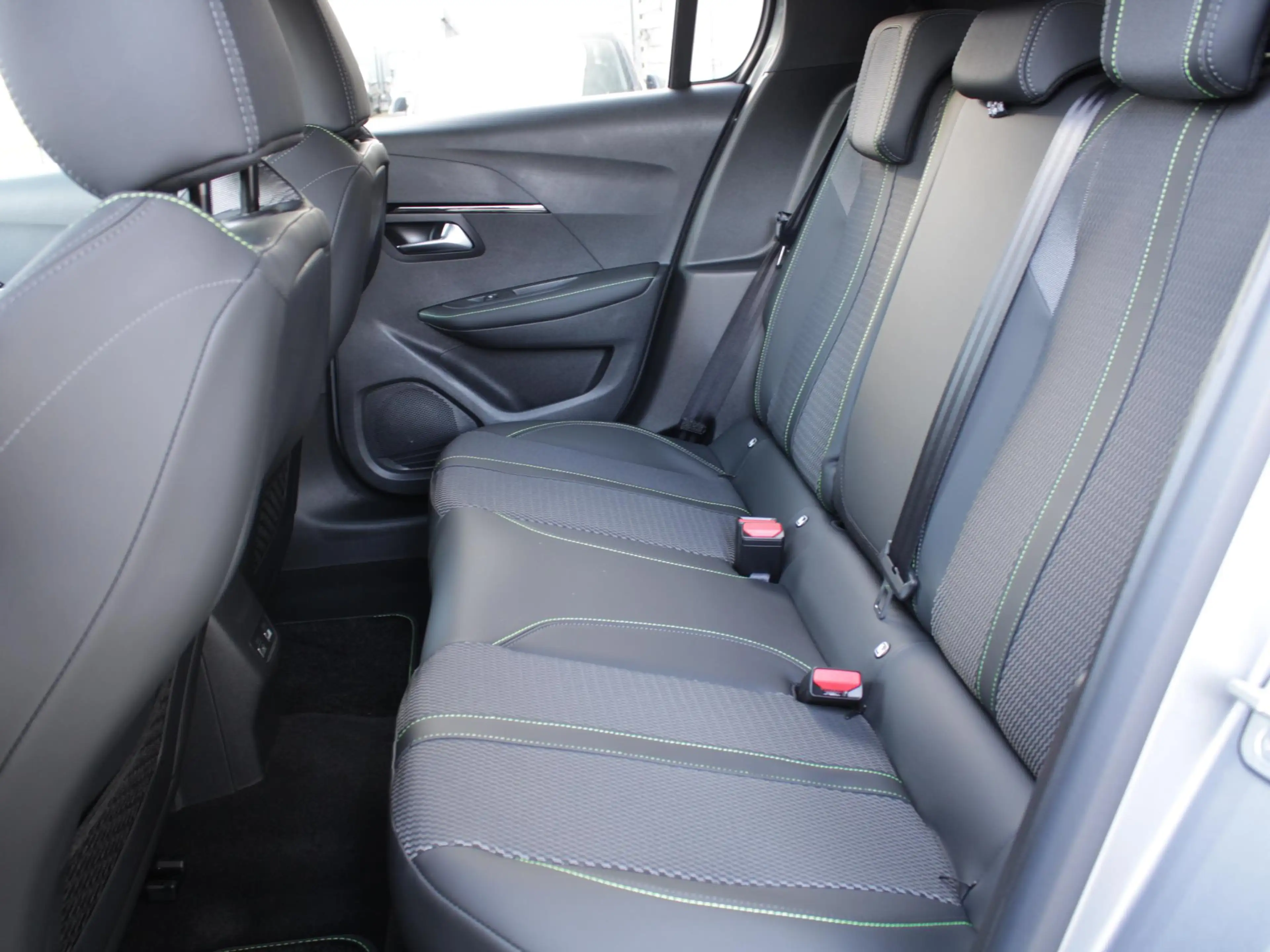 Peugeot 208 1.2 Hybrid 110 e-DCS6 GT | VISION PACK | ADAPTIEVE — photo 14