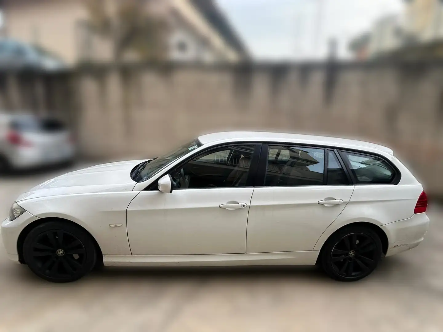 BMW 320 d Touring 184cv Blanc - 2