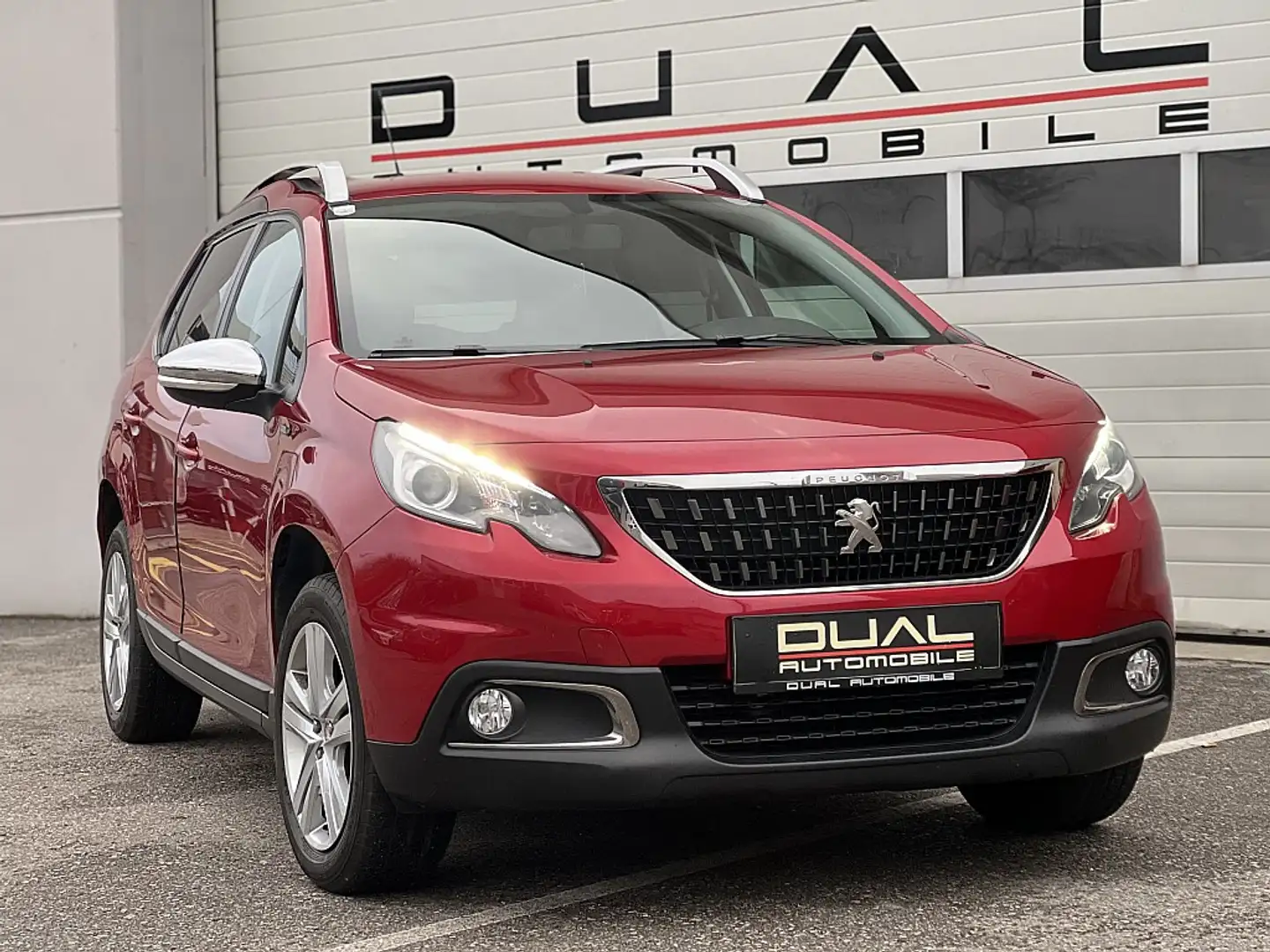 Peugeot 2008 1,2 PureTech Style Rot - 2