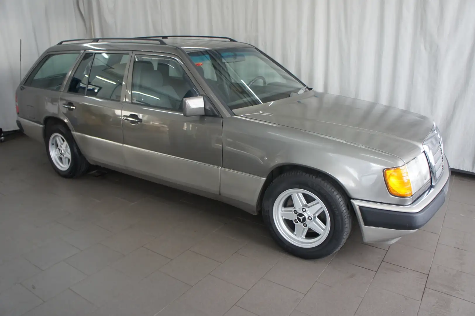 Mercedes-Benz 250 TD W124 Kombi #36-2 Grau - 1