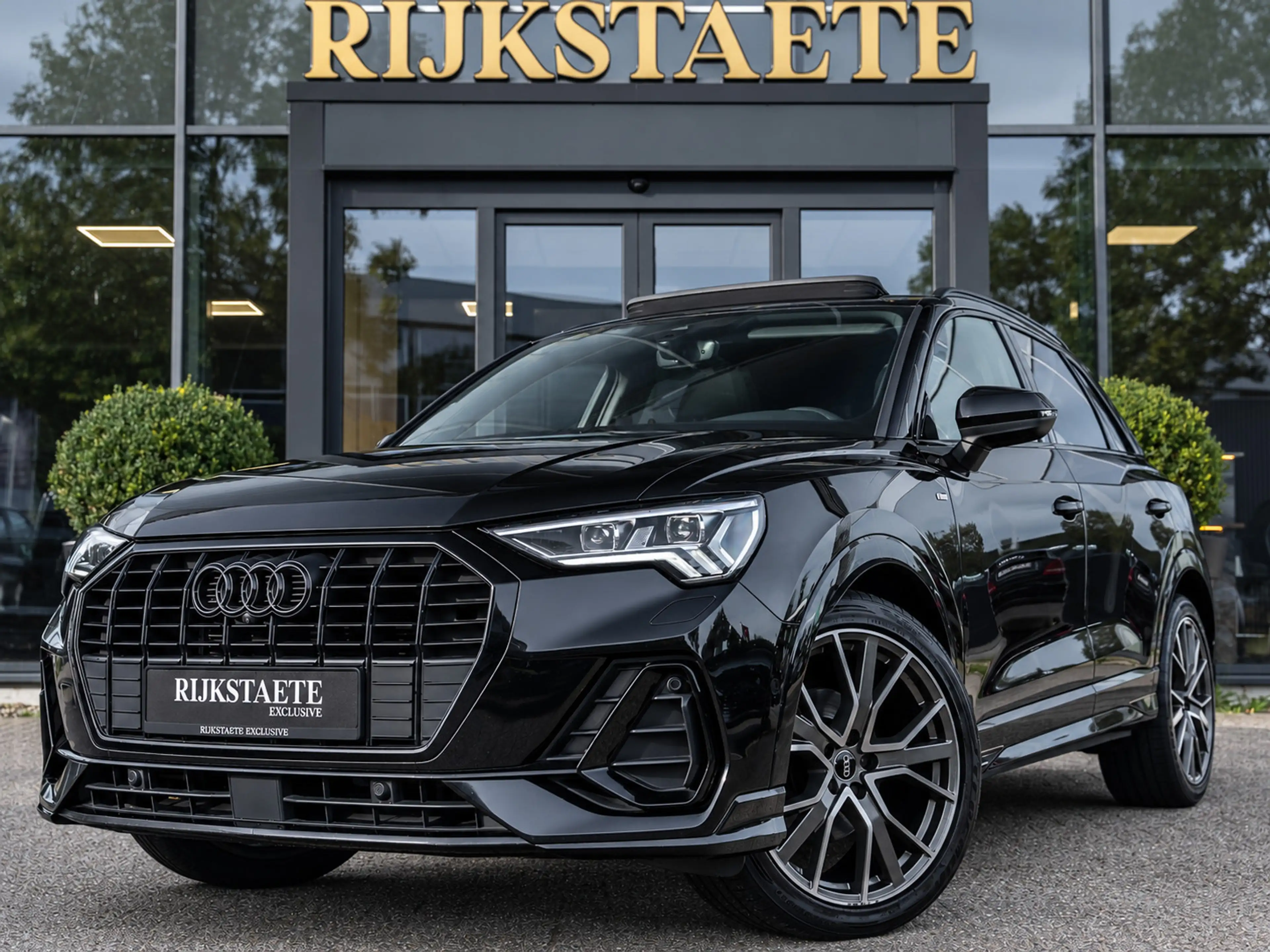 Audi Q3 35 TFSI|PANO|B&O|ACC|19'|APP|LED|360|ALCANTARA|SFE