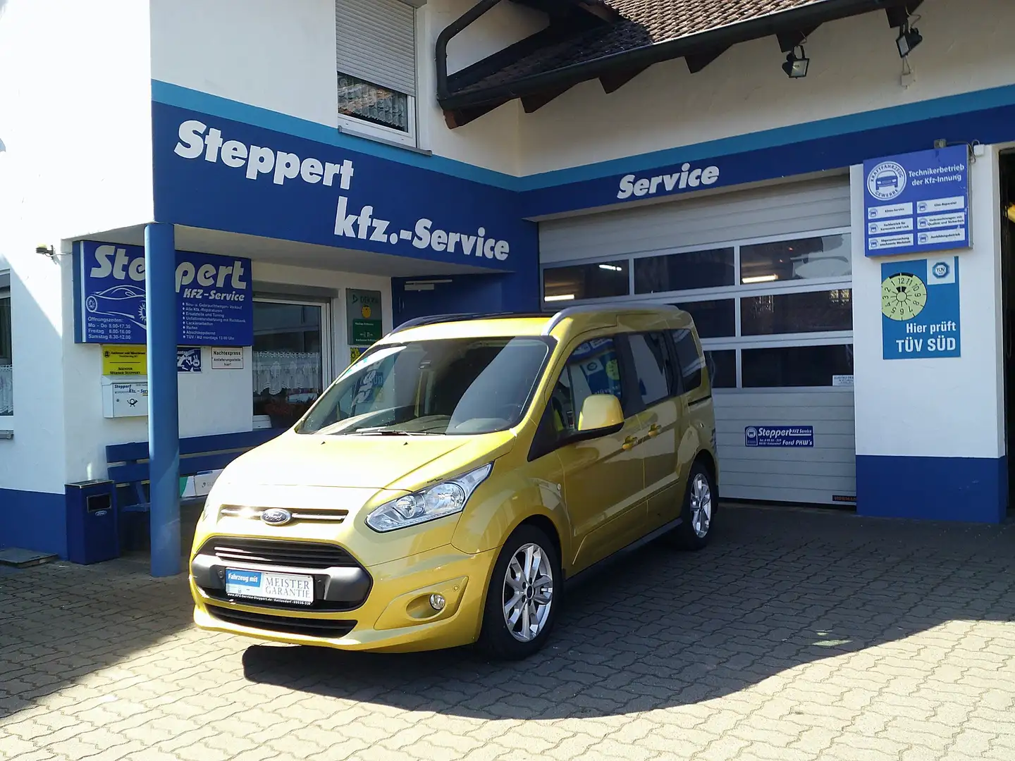 Ford Tourneo Connect 1.0 EcoBoost Start-Stop Titanium Gelb - 1