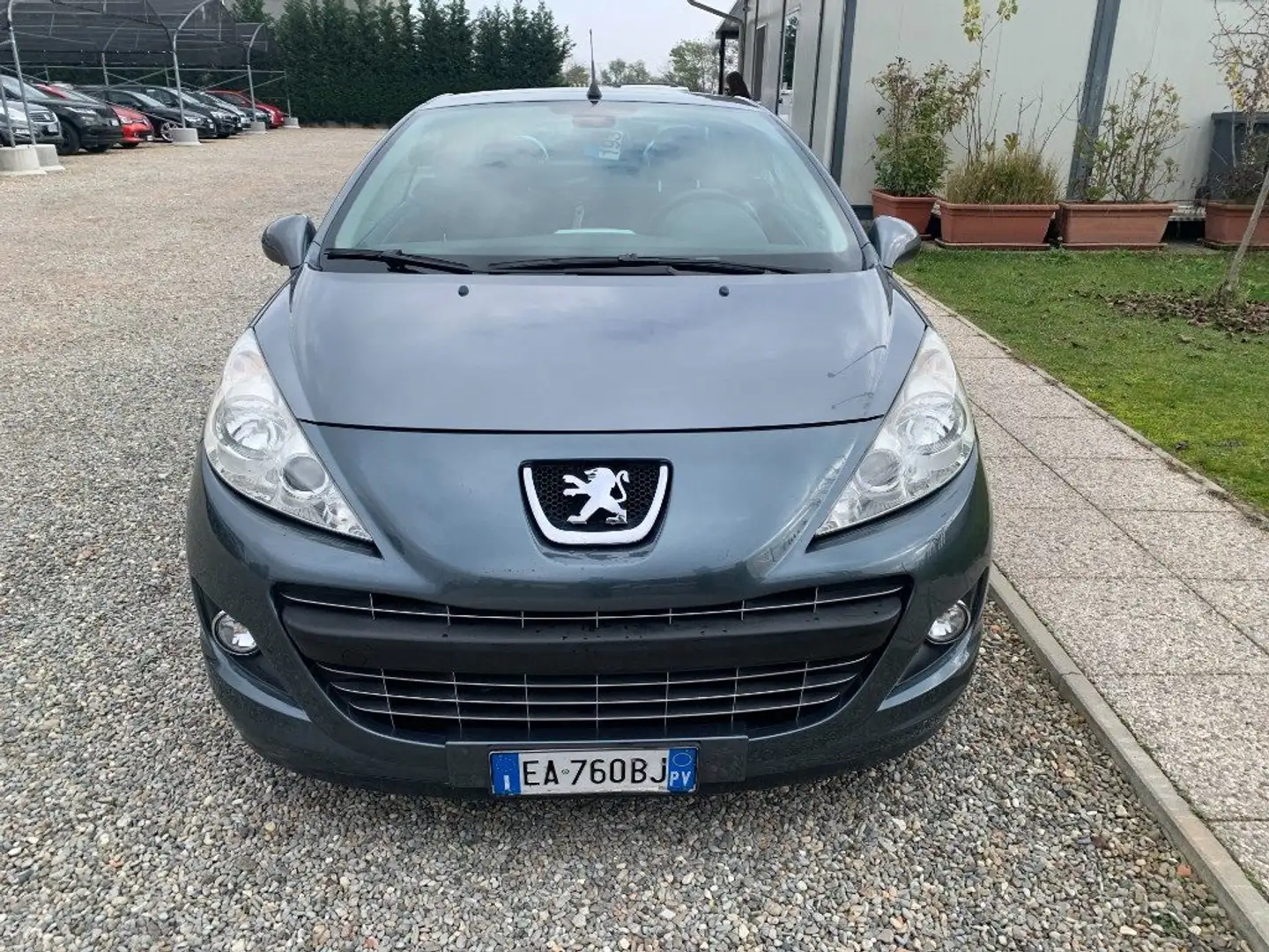 Peugeot 207 1.6 HDi 110CV CC Roland Garros Gris - 2