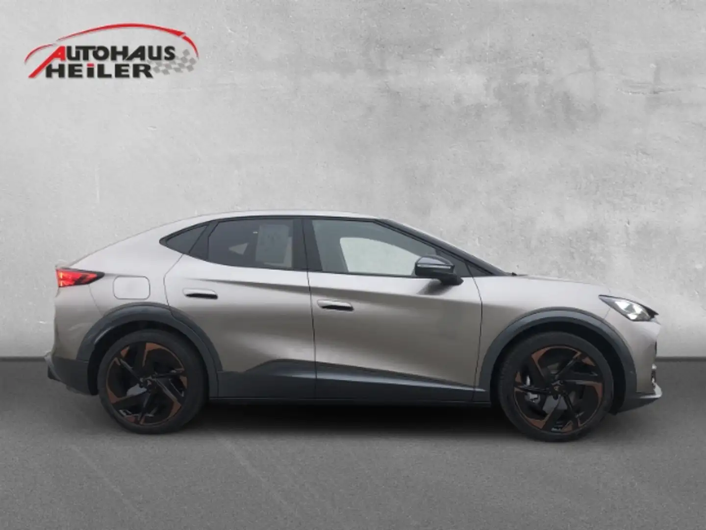 CUPRA Tavascan 4Drive VZ Adrenaline HUD El. Pano Navi Matrix el. Gris - 2