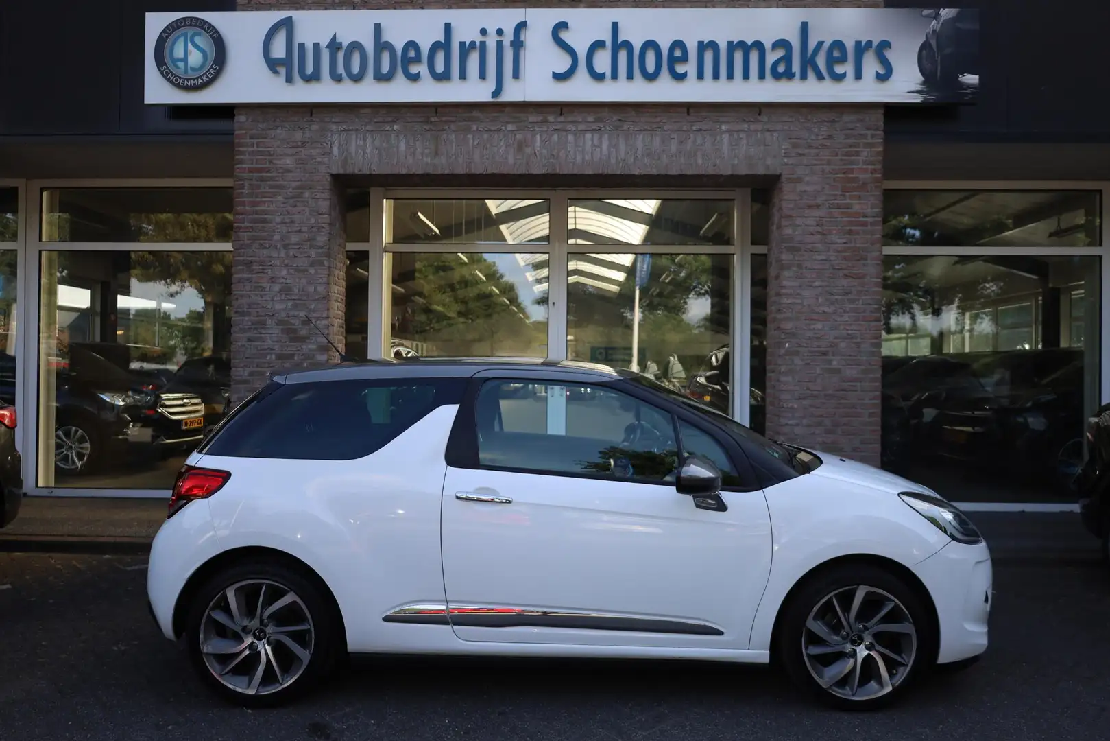 DS Automobiles DS 3 1.2 PureTech Business TREKHAAK-AFN PDC CLIMA NAVI Wit - 2
