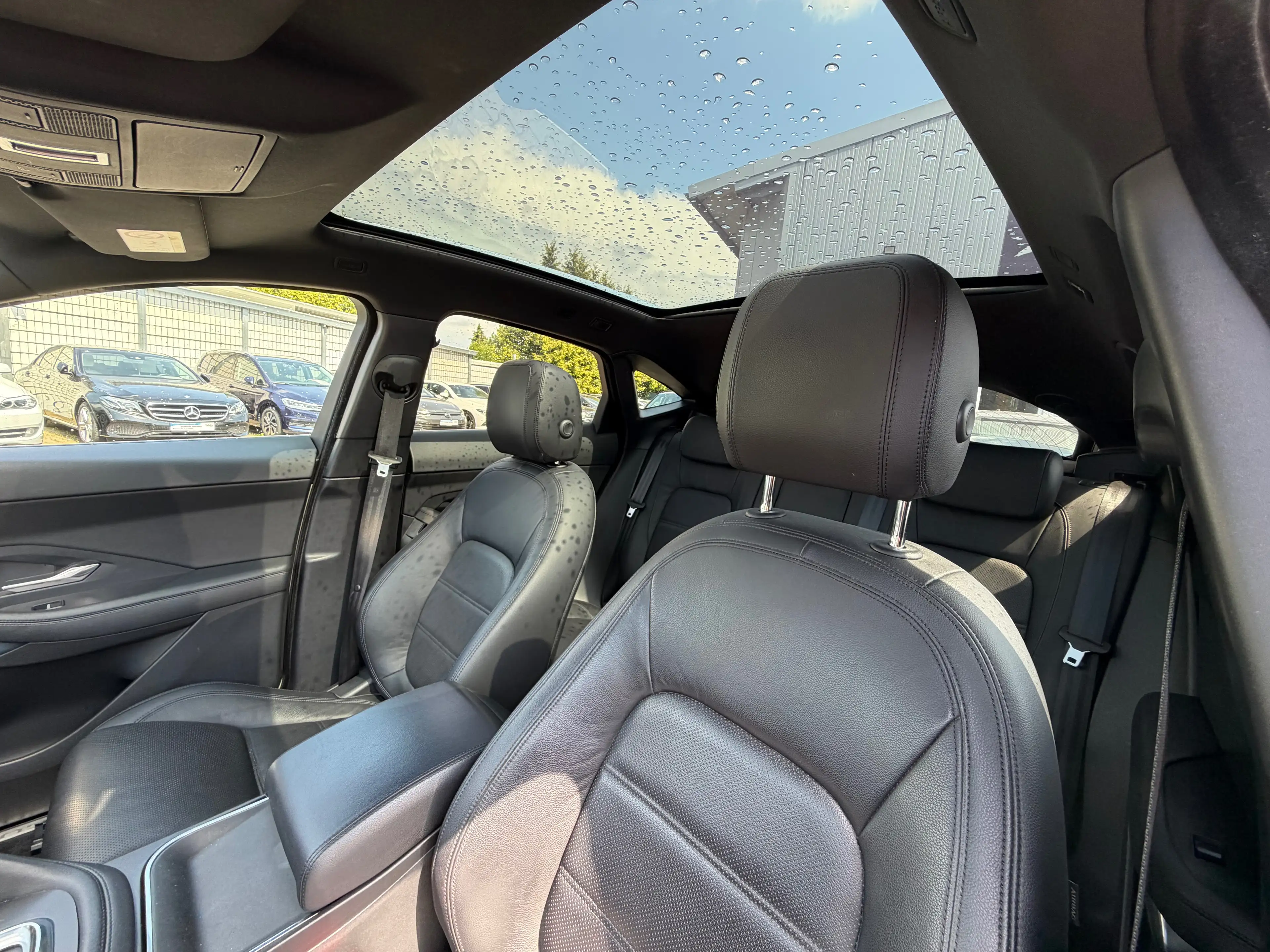 Jaguar E-Pace D180s AWD Automatik *Panorama*Rückfahrkamera* — photo 9