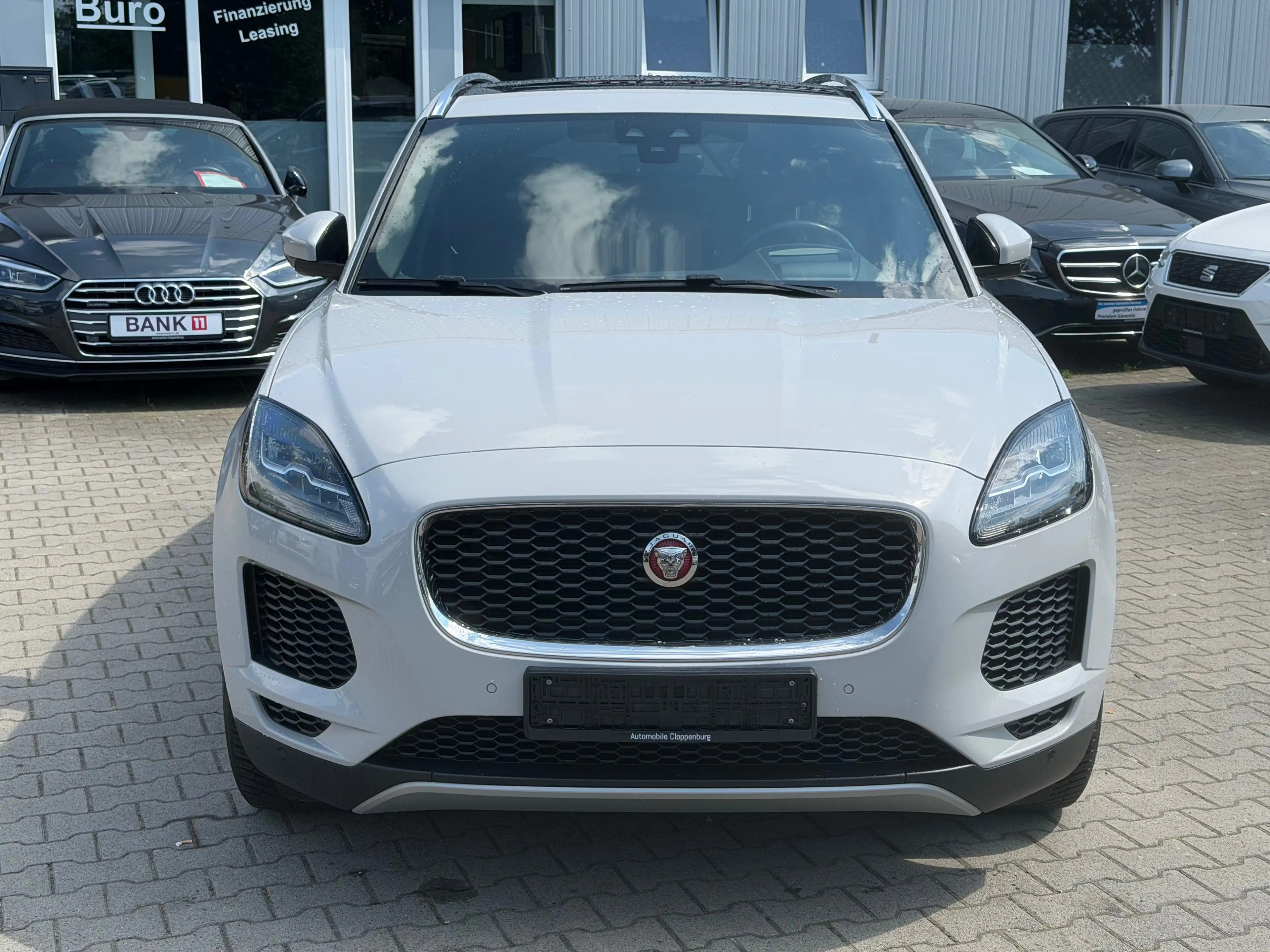 Jaguar E-Pace D180s AWD Automatik *Panorama*Rückfahrkamera* — photo 2