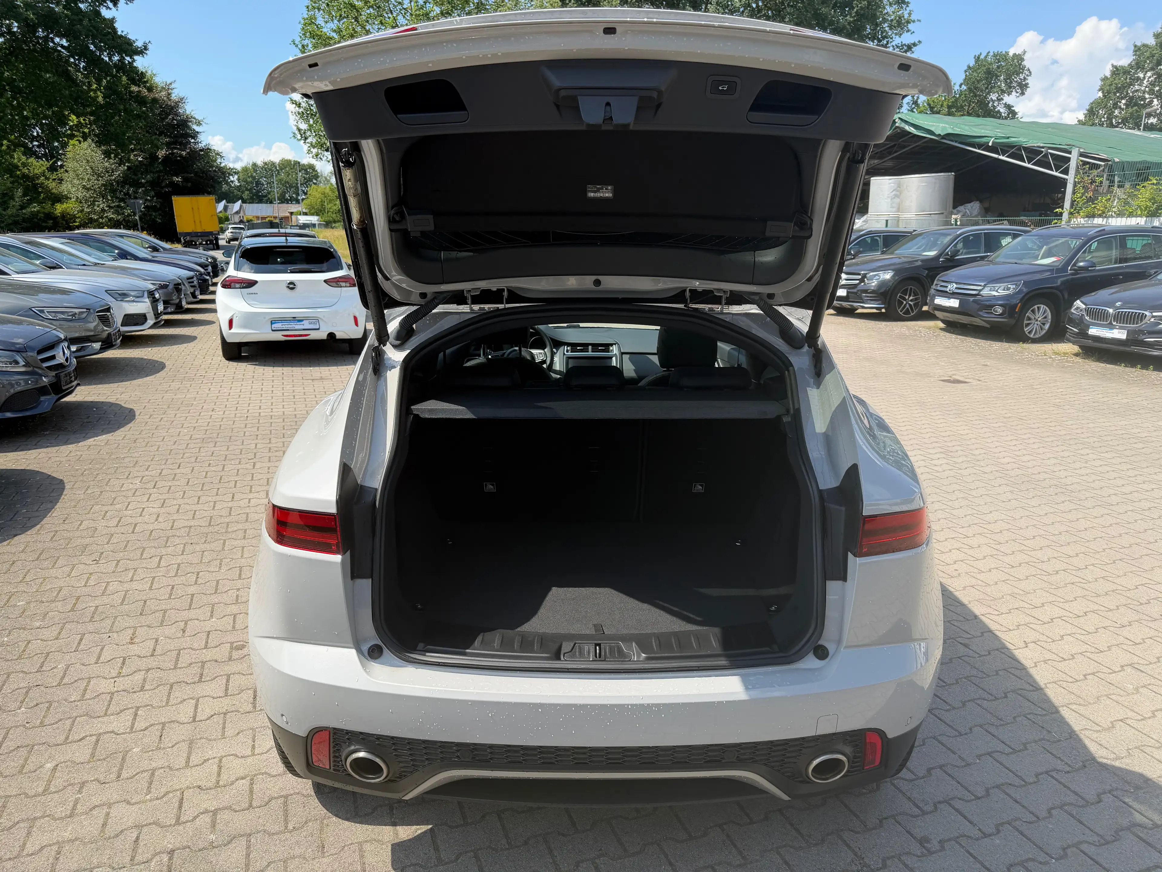 Jaguar E-Pace D180s AWD Automatik *Panorama*Rückfahrkamera* — photo 13