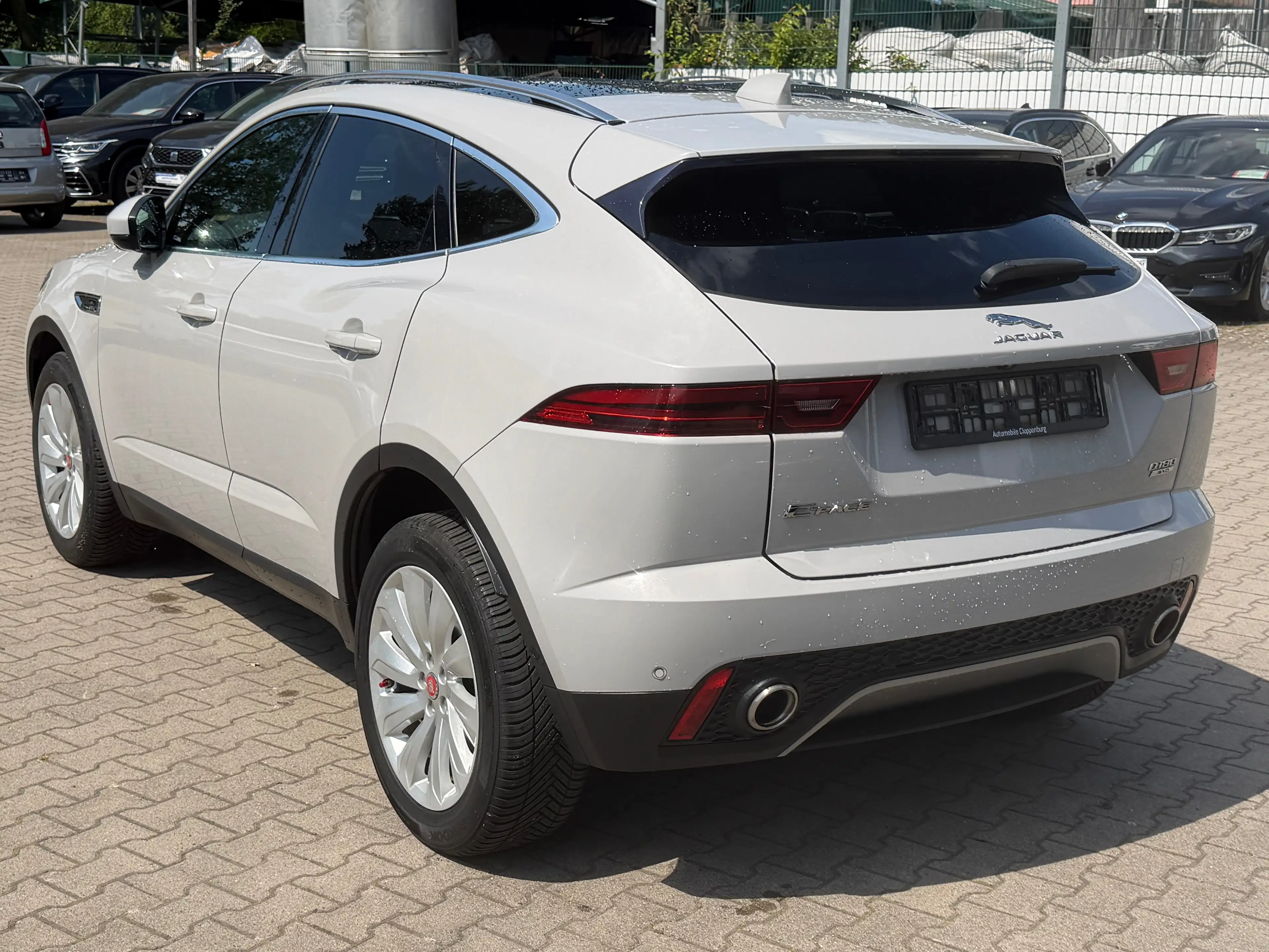 Jaguar E-Pace D180s AWD Automatik *Panorama*Rückfahrkamera* — photo 4