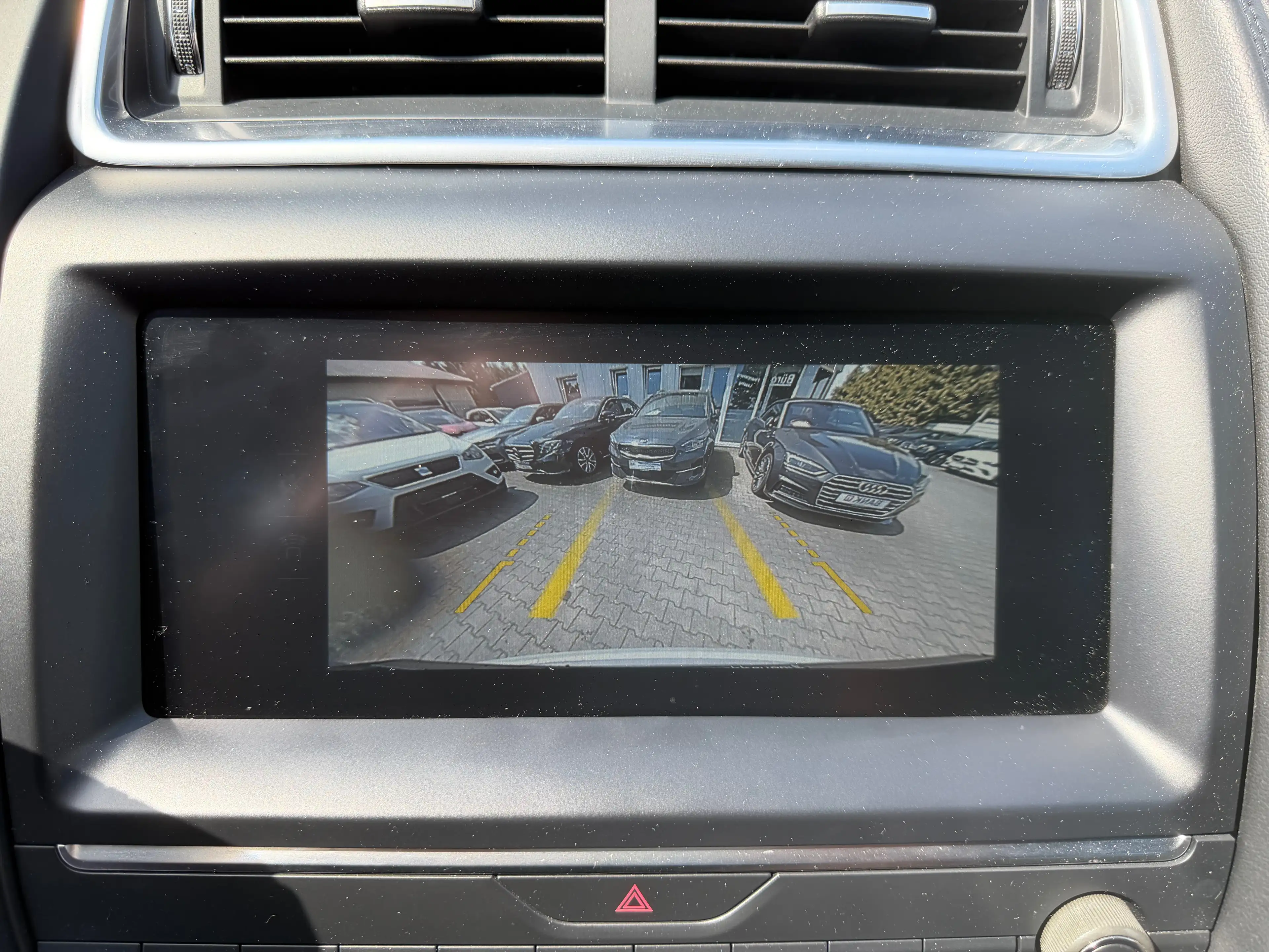 Jaguar E-Pace D180s AWD Automatik *Panorama*Rückfahrkamera* — photo 15