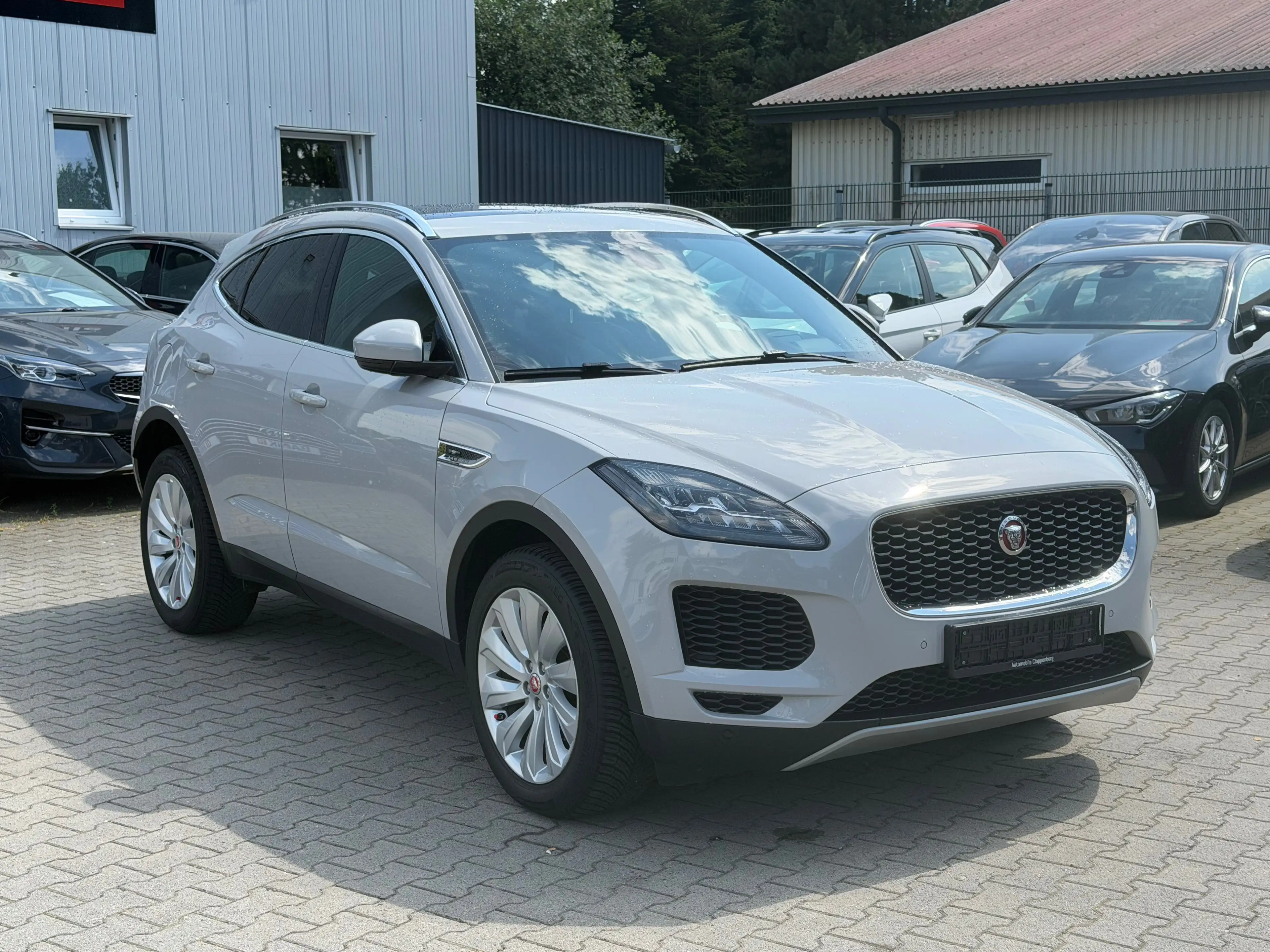 Jaguar E-Pace D180s AWD Automatik *Panorama*Rückfahrkamera* — photo 3