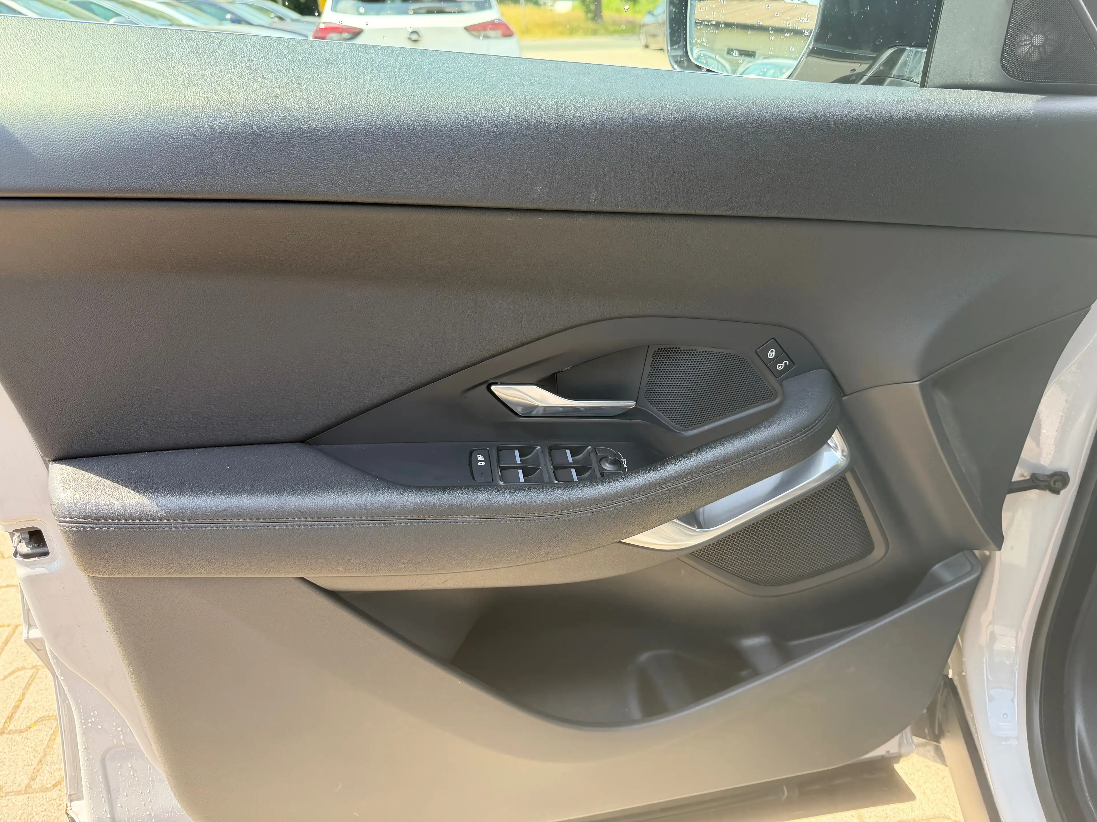 Jaguar E-Pace D180s AWD Automatik *Panorama*Rückfahrkamera* — photo 8