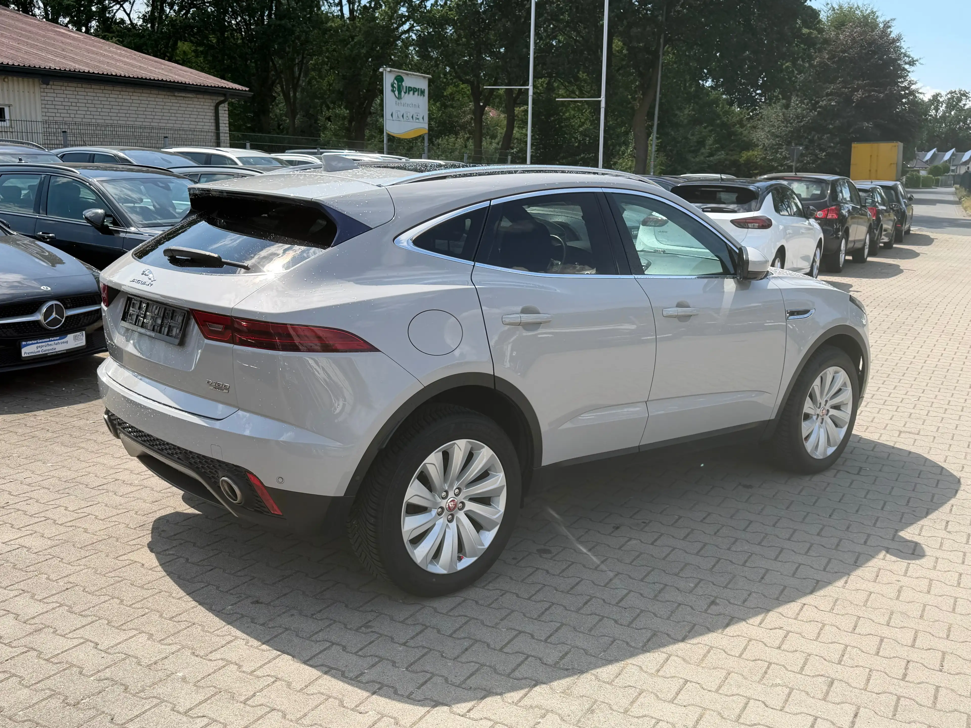 Jaguar E-Pace D180s AWD Automatik *Panorama*Rückfahrkamera* — photo 6