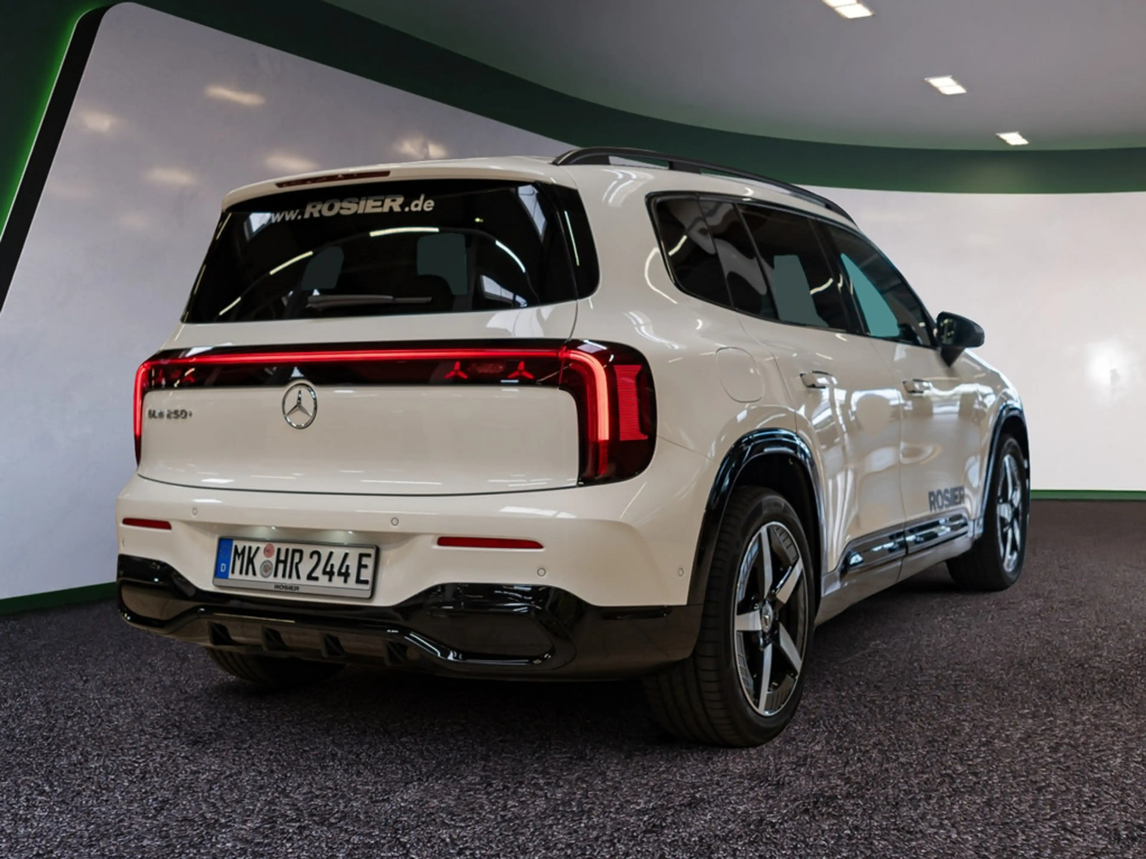 Mercedes-Benz GLB 250 + mit EQ AMG Line NIGHT ACC PANO LED — photo 5