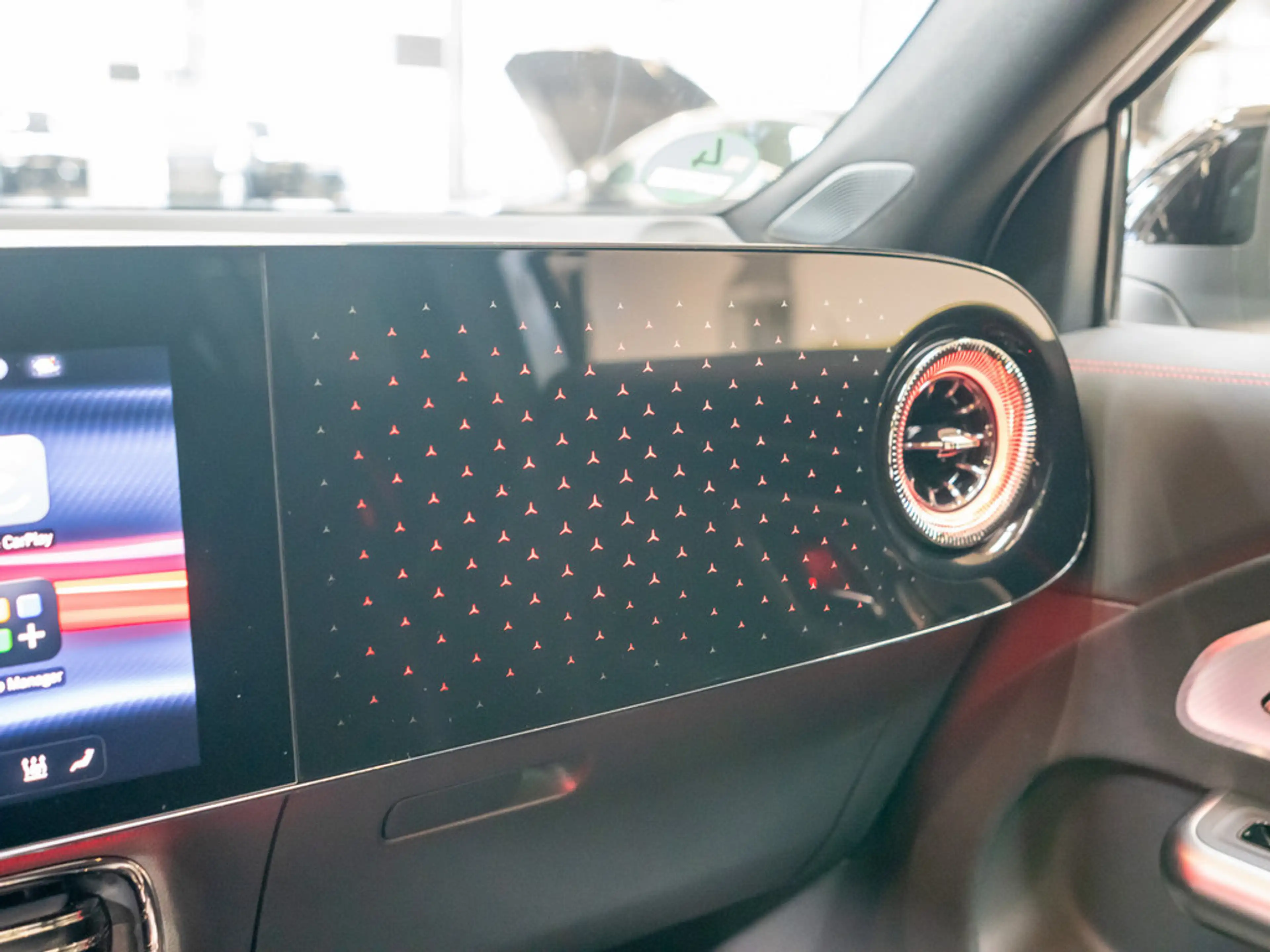 Mercedes-Benz GLB 250 + mit EQ AMG Line NIGHT ACC PANO LED — photo 13