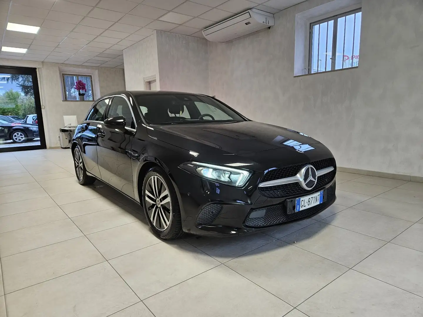 Mercedes-Benz A 180 Sport Schwarz - 2