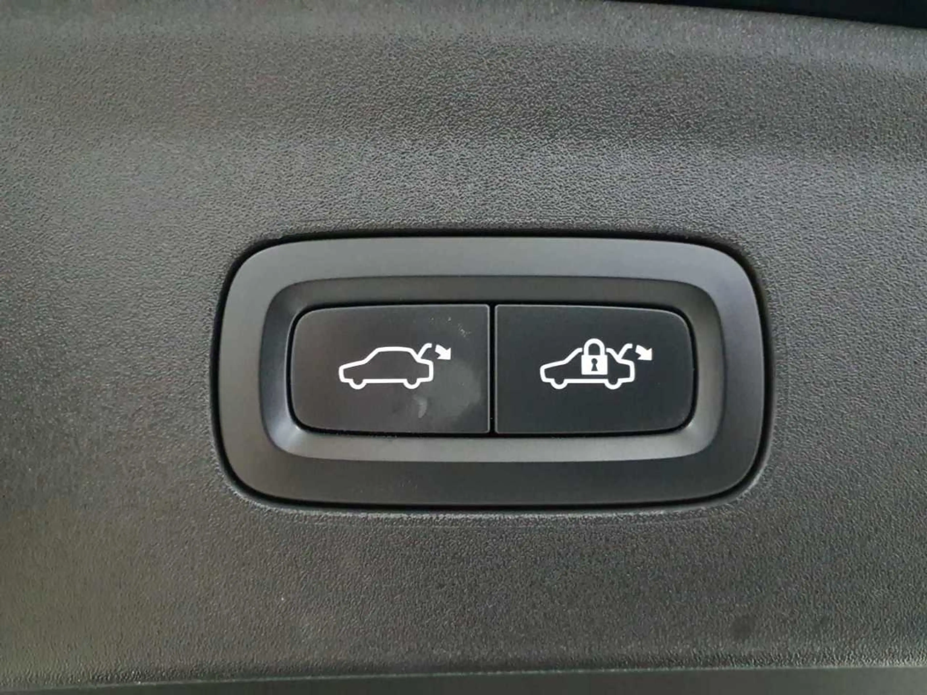 Polestar 2 Polestar 2 Single Motor 82kWh Plus Pilot — photo 18