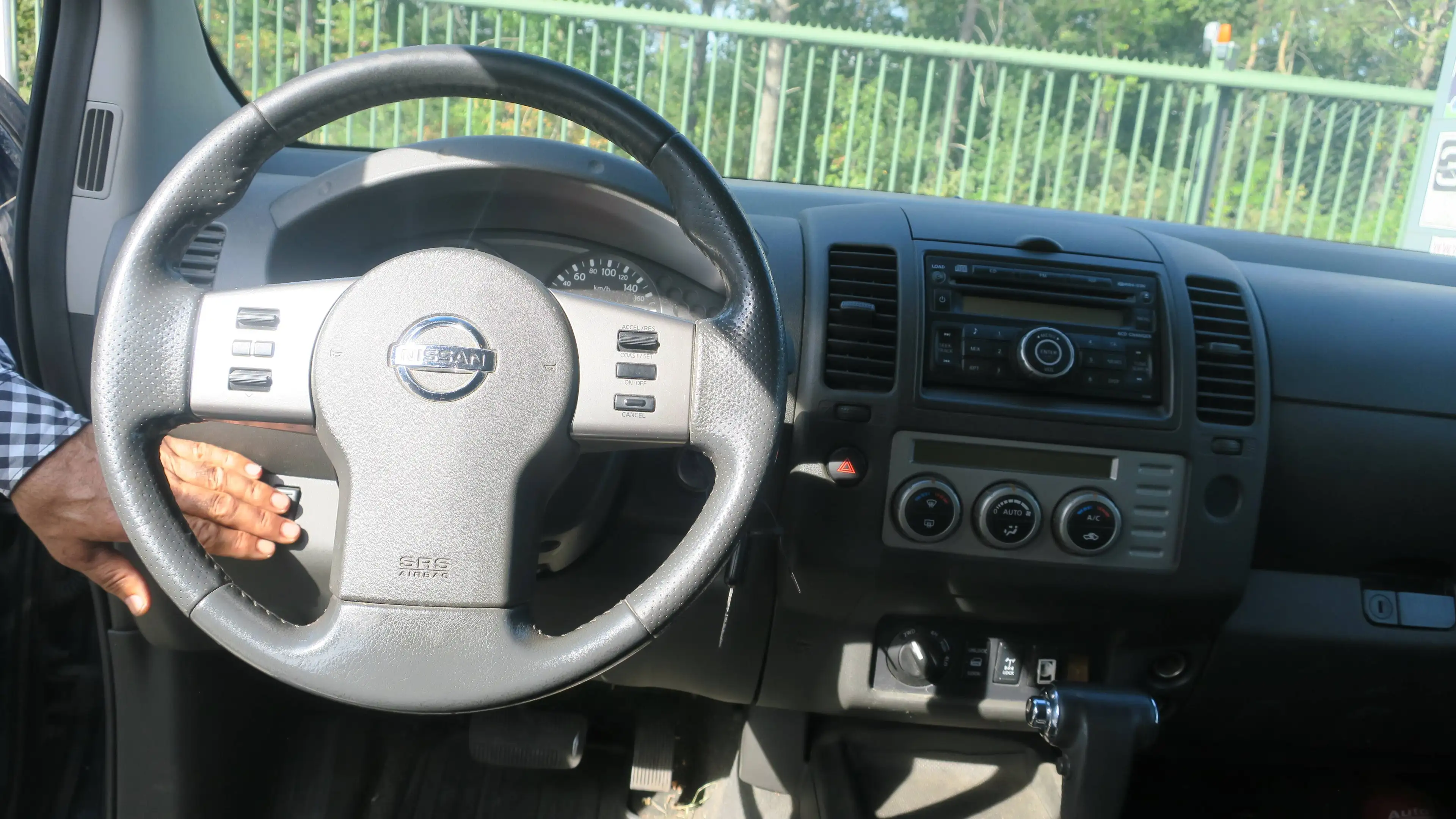 Nissan Navara 2.5 dCi 4x4 Executive IT Alpha Top G — photo 10