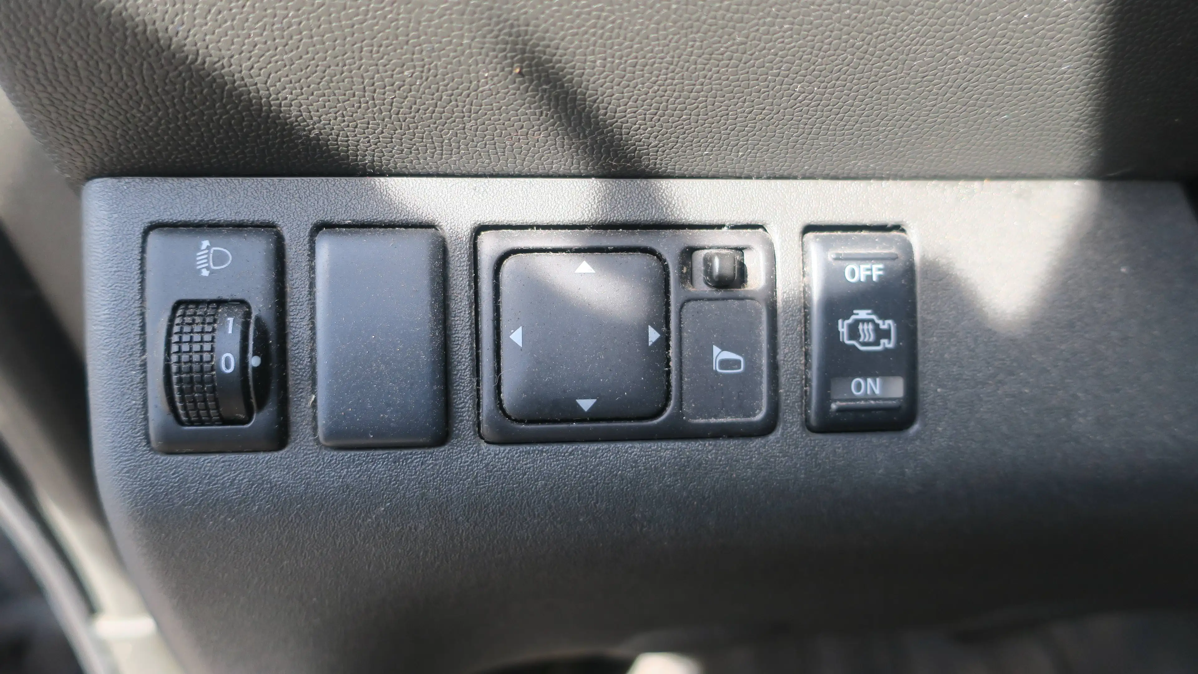 Nissan Navara 2.5 dCi 4x4 Executive IT Alpha Top G — photo 8