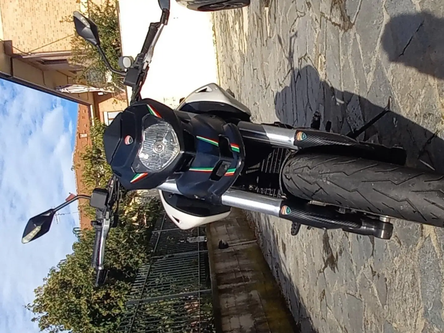 Ducati Hypermotard 796 Bílá - 1