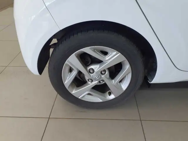 Hyundai I10 view 10