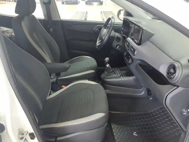 Hyundai I10 view 11